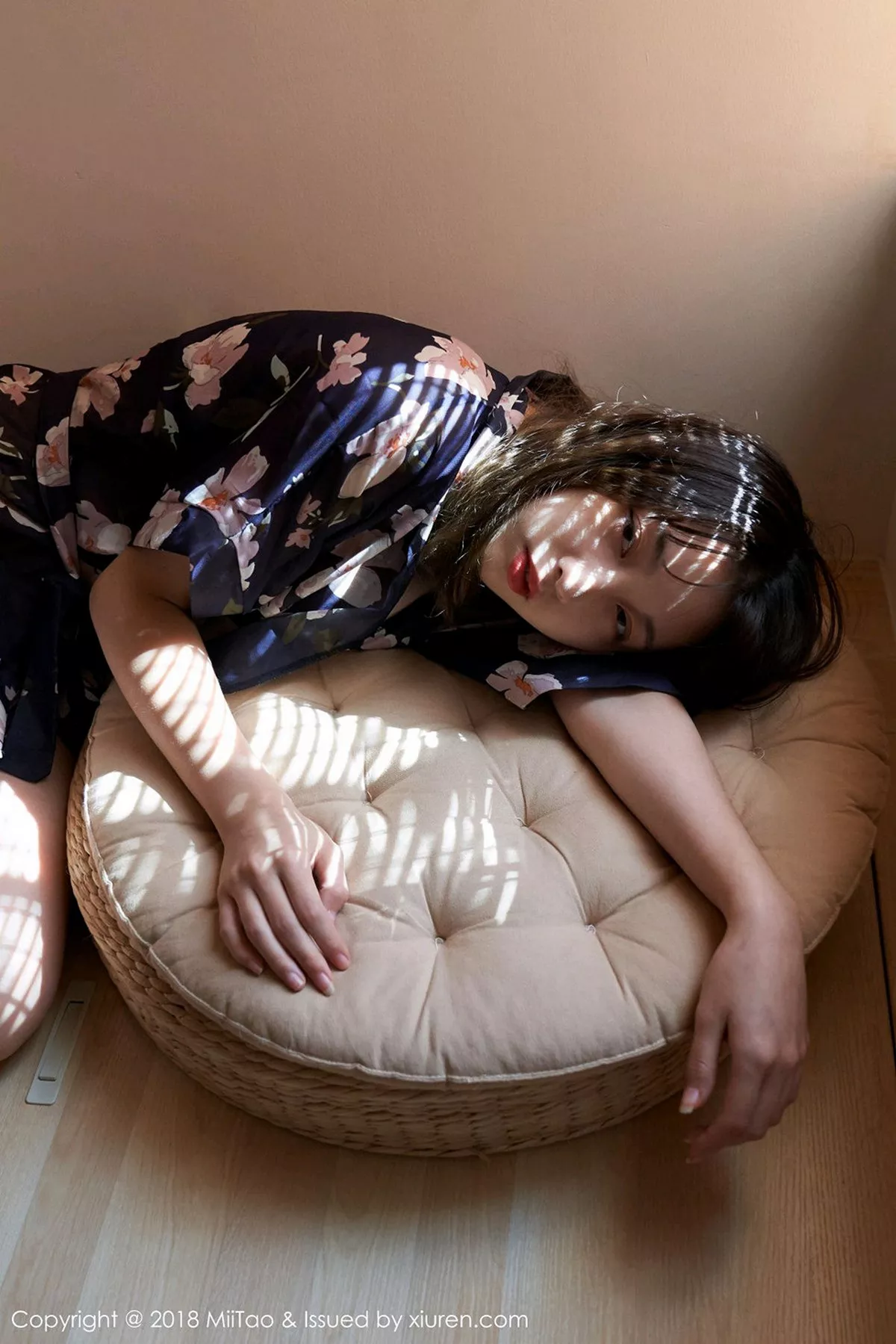 秀人集.com_[MiiTao蜜桃社]Vol.121_嫩模美绪私房真空开背毛衣露豪乳翘臀大尺度撩人诱惑写真92P