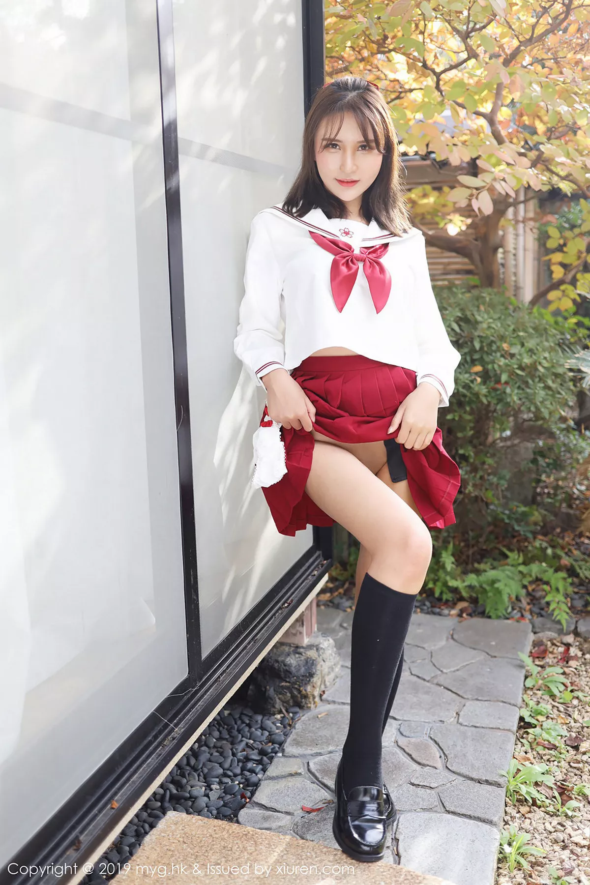 秀人集.com_[MyGirl美媛馆]Vol.341_女神SOLO-尹菲日本旅拍户外红色学生制服清爽迷人写真44P