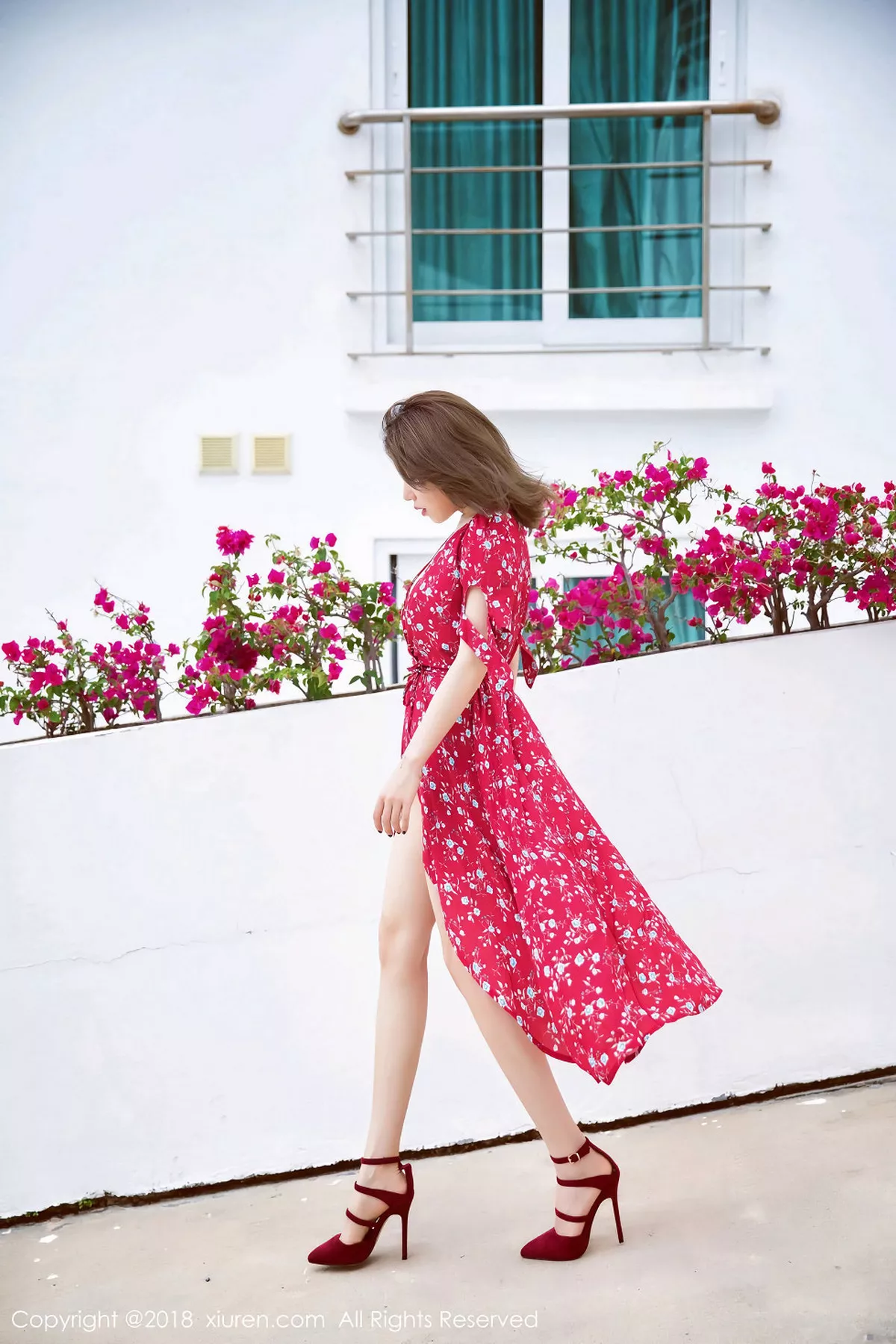 秀人集.com_[XiuRen秀人网]No.1284_女神黄乐然户外性感红色连身裙低胸露傲人豪乳妩媚诱惑写真51P