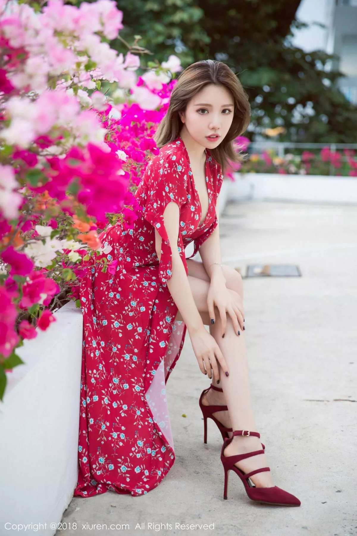 秀人集.com_[XiuRen秀人网]No.1284_女神黄乐然户外性感红色连身裙低胸露傲人豪乳妩媚诱惑写真51P