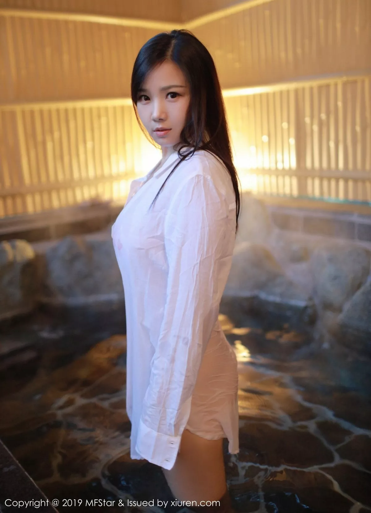 秀人集.com_[MFStar模范学院]Vol.176_女神徐微微miar日本旅拍浴池里真空白衬衣湿身诱惑写真41P