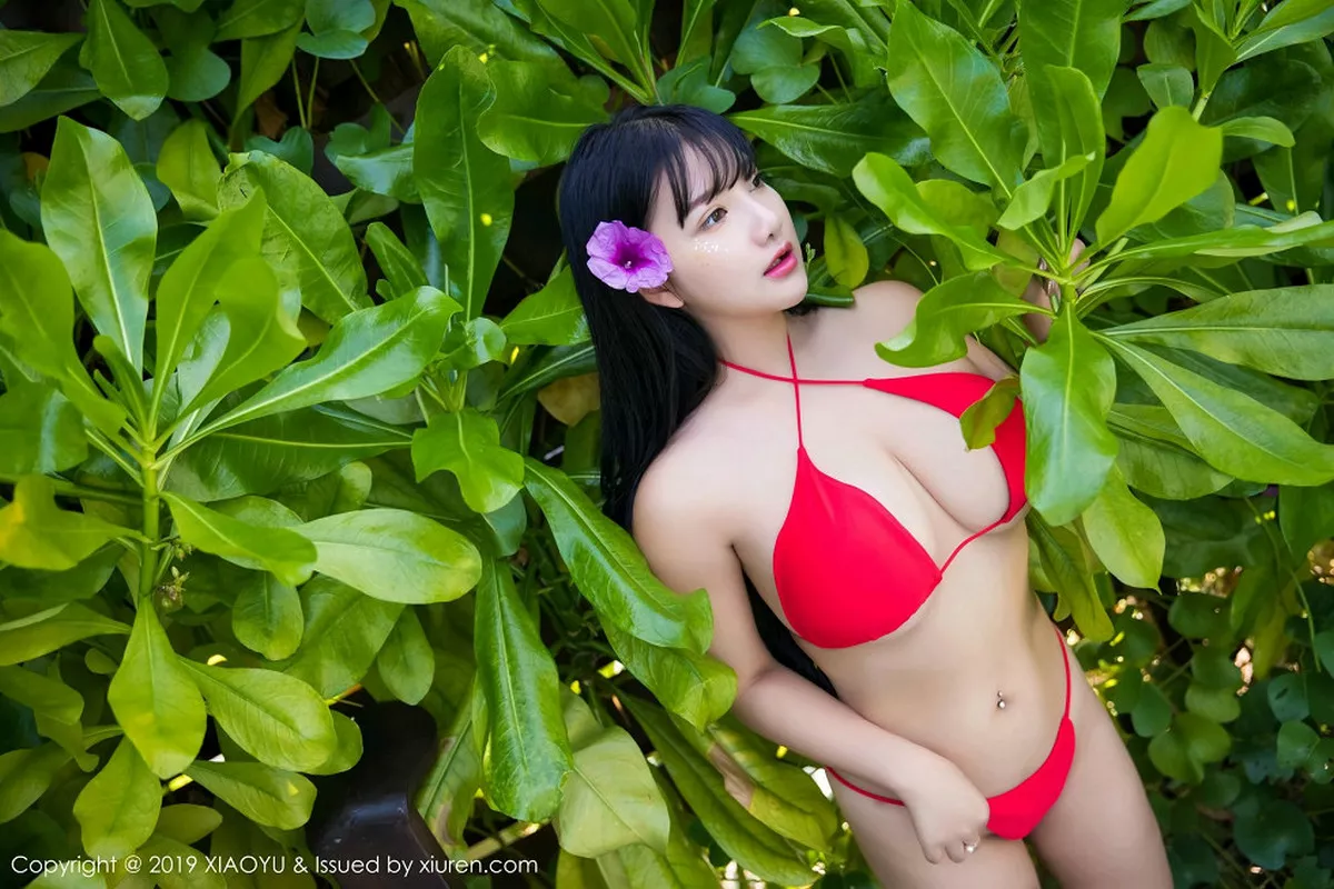 秀人集.com_[XiaoYu画语界]Vol.029_嫩模小尤奈马尔代夫旅拍泳池里红色比基尼秀豪乳诱惑写真52P