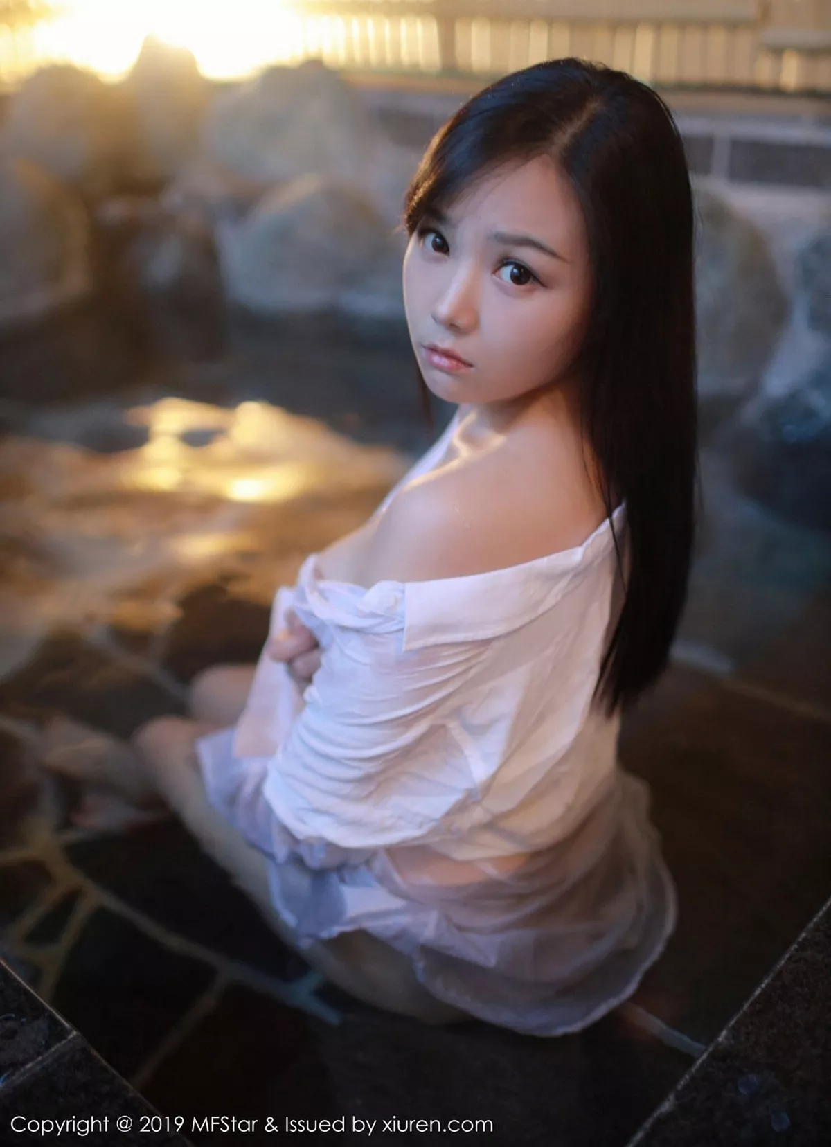 秀人集.com_[MFStar模范学院]Vol.176_女神徐微微miar日本旅拍浴池里真空白衬衣湿身诱惑写真41P