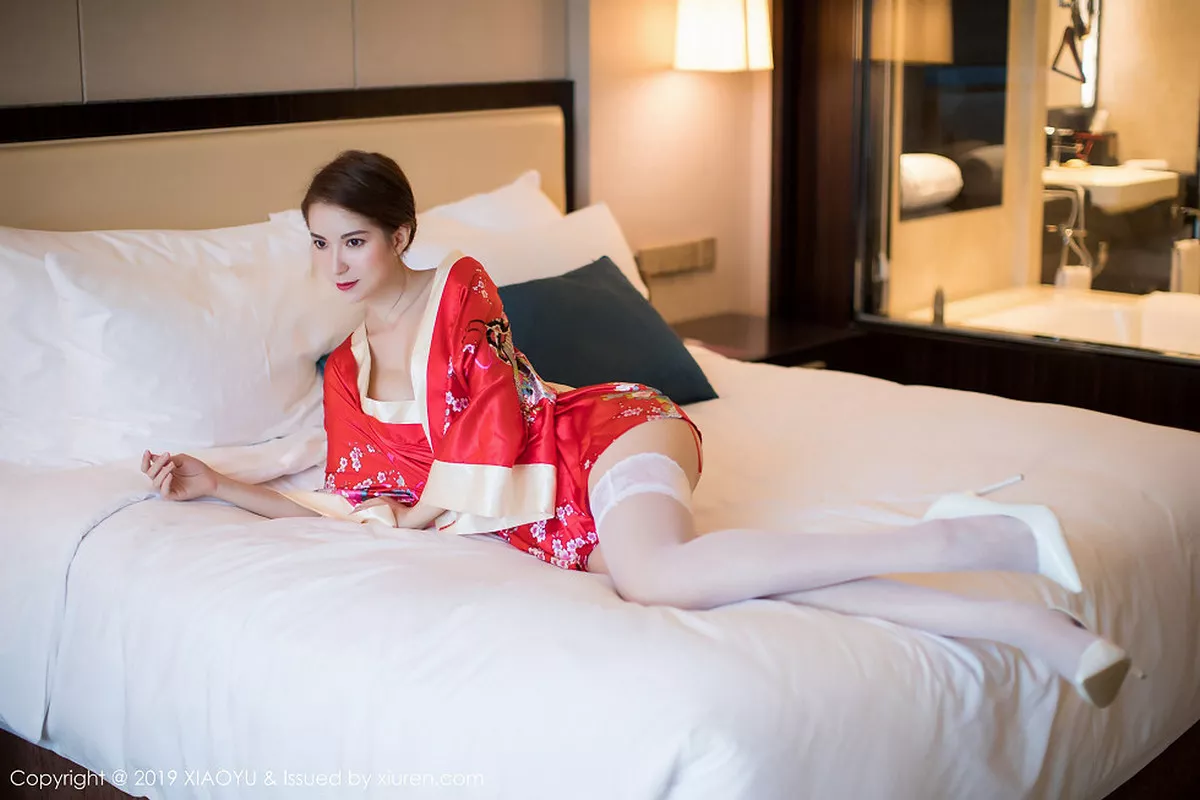 秀人集.com_[XiaoYu画语界]Vol.014_女神Carry私房性感红色和服配白色蕾丝袜妩媚诱惑写真53P