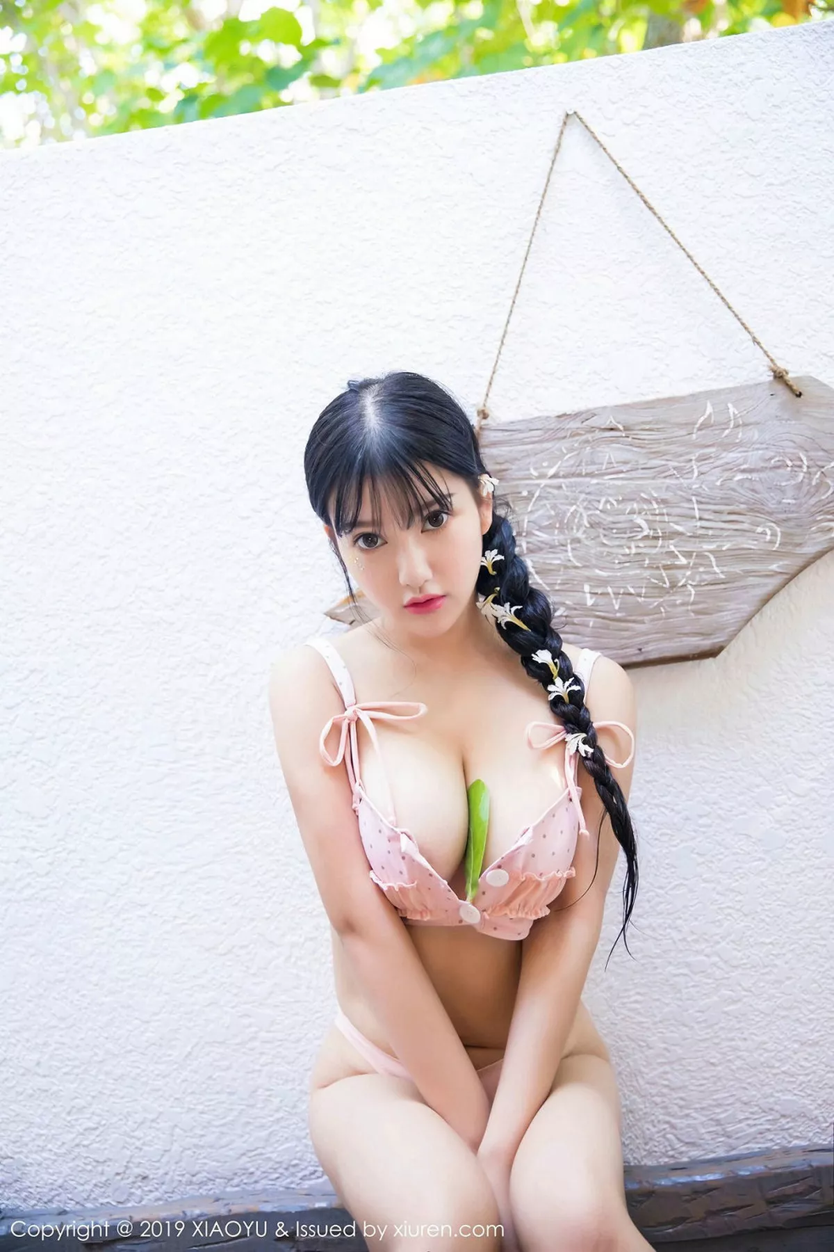 秀人集.com_[XiaoYu画语界]Vol.029_嫩模小尤奈马尔代夫旅拍泳池里红色比基尼秀豪乳诱惑写真52P