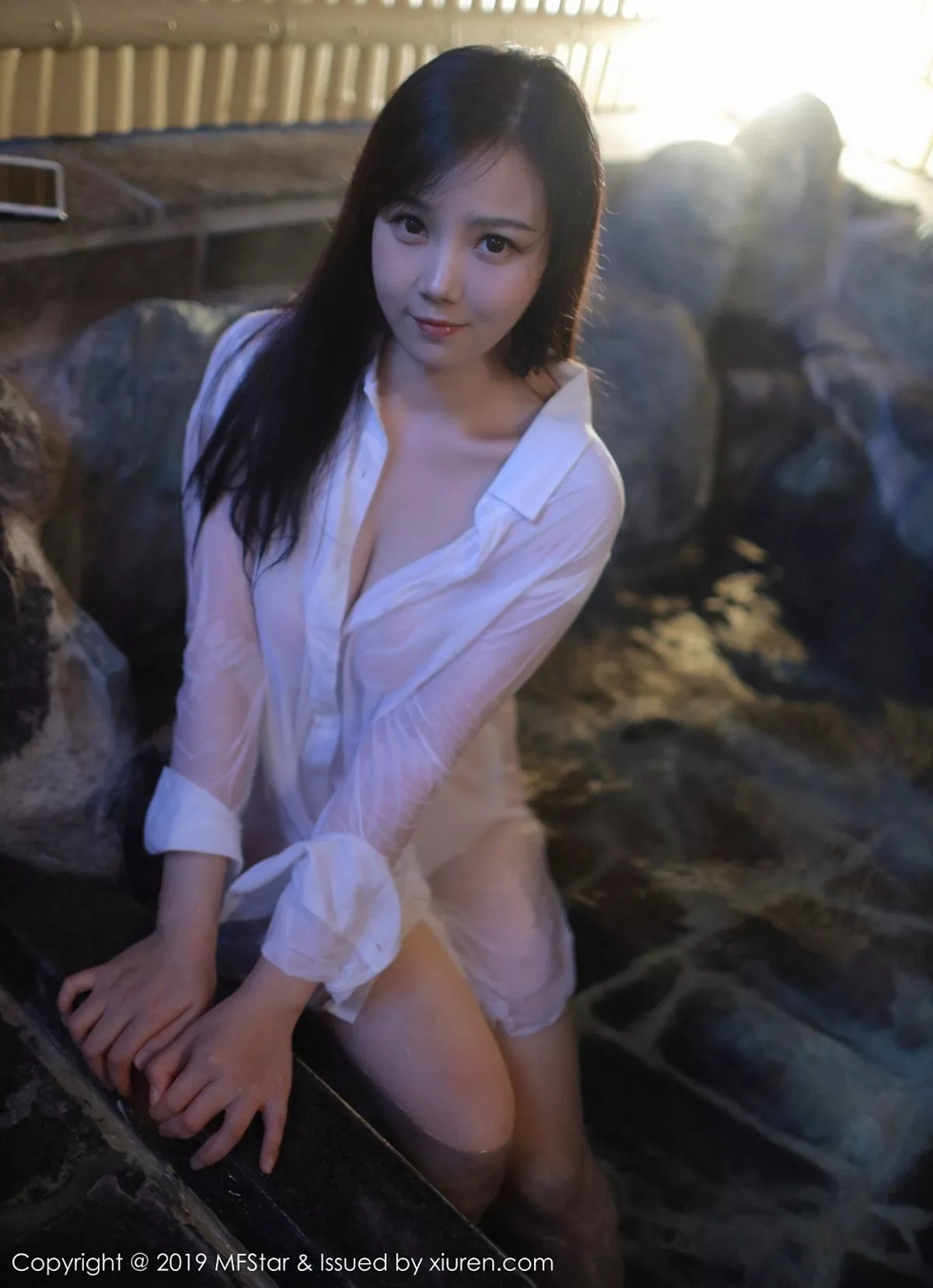 秀人集.com_[MFStar模范学院]Vol.176_女神徐微微miar日本旅拍浴池里真空白衬衣湿身诱惑写真41P