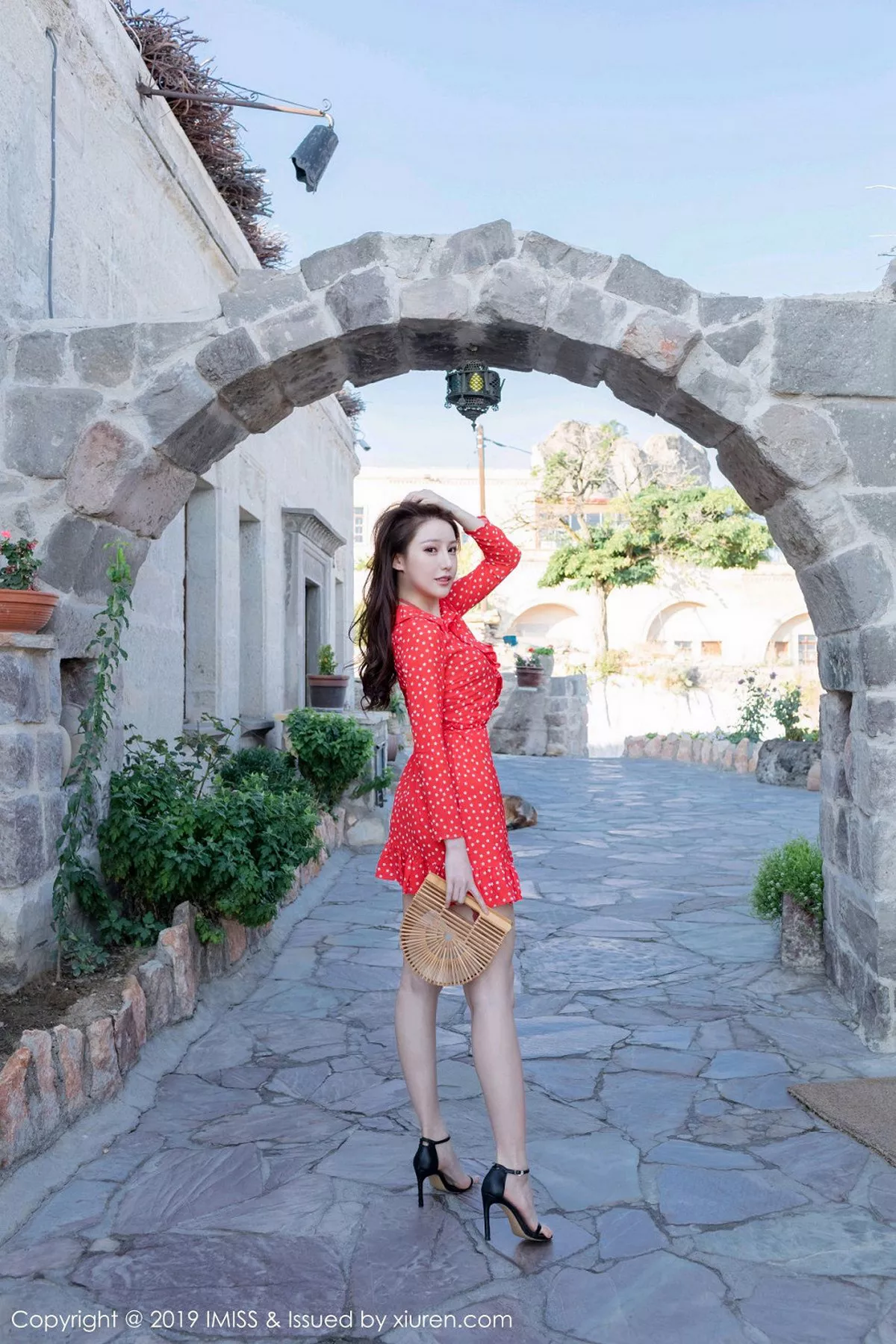 秀人集.com_[IMISS爱蜜社]Vol.321_女神Lynn刘奕宁土耳其旅拍户外性感比基尼秀完美身材写真40P