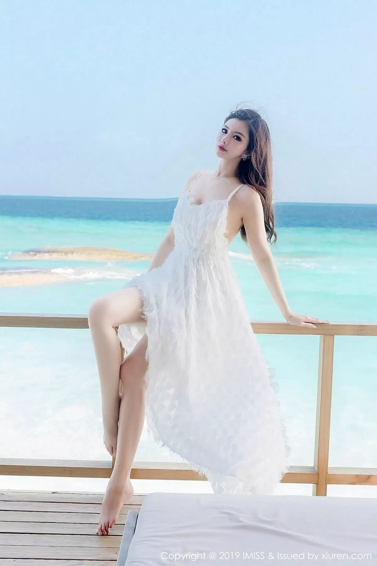 秀人集.com_[IMISS爱蜜社]Vol.330_女神若彤boomboom马尔代夫旅拍户外薄纱透视内衣完美诱惑写真40P