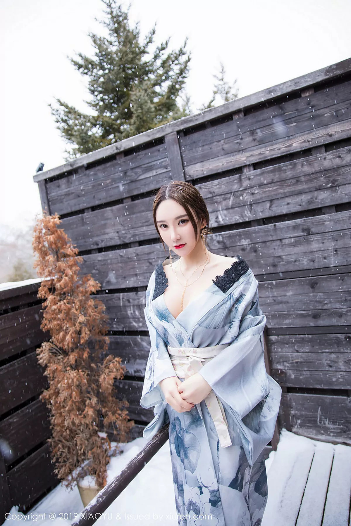 秀人集.com_[XiaoYu画语界]Vol.007_女神周于希Sandy北海道旅拍雪中佳人秀美乳撩人诱惑写真47P