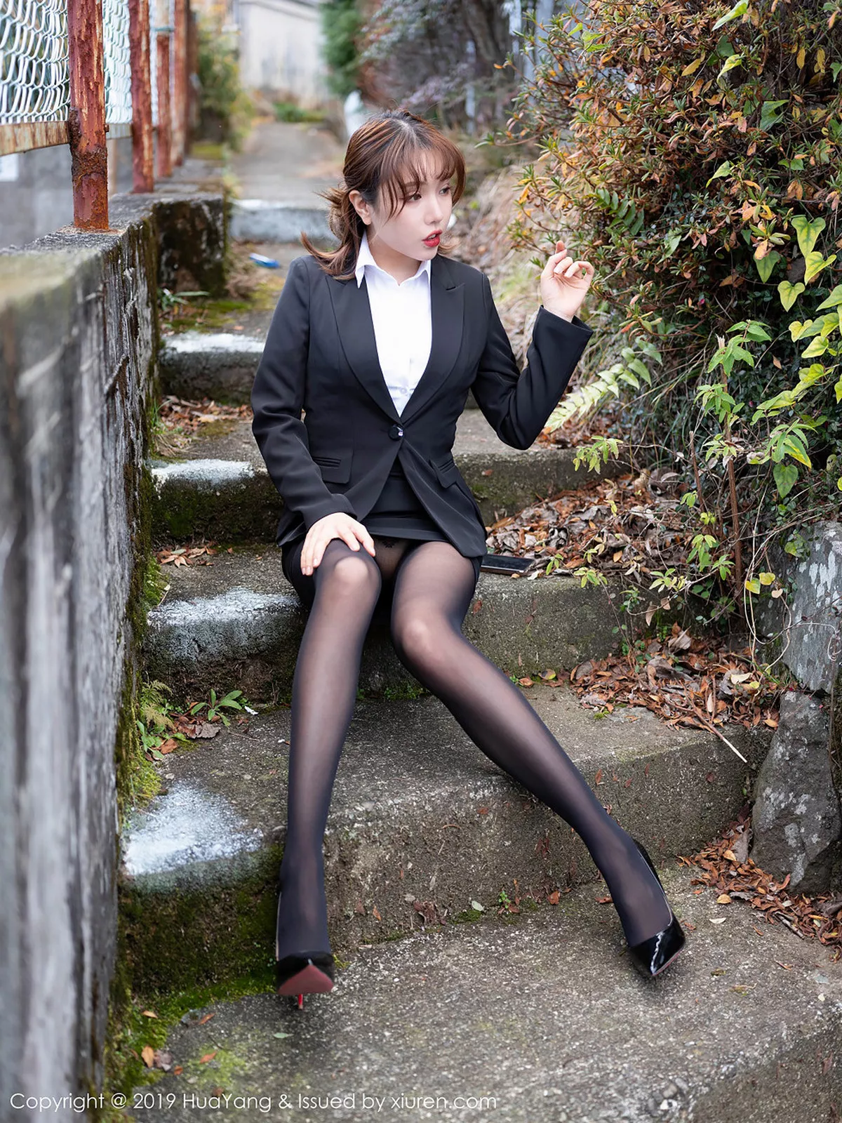 秀人集.com_[HuaYang花漾]Vol.113_女神黄乐然私房连体渔网秀傲人美乳血滴子遮点极致诱惑写真44P