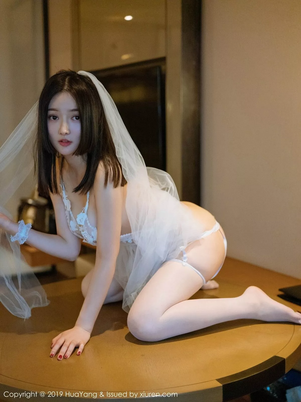 秀人集.com_[HuaYang花漾]Vol.122_嫩模唐婉儿Lucky新娘婚纱装透视秀傲人豪乳喷血诱惑写真44P