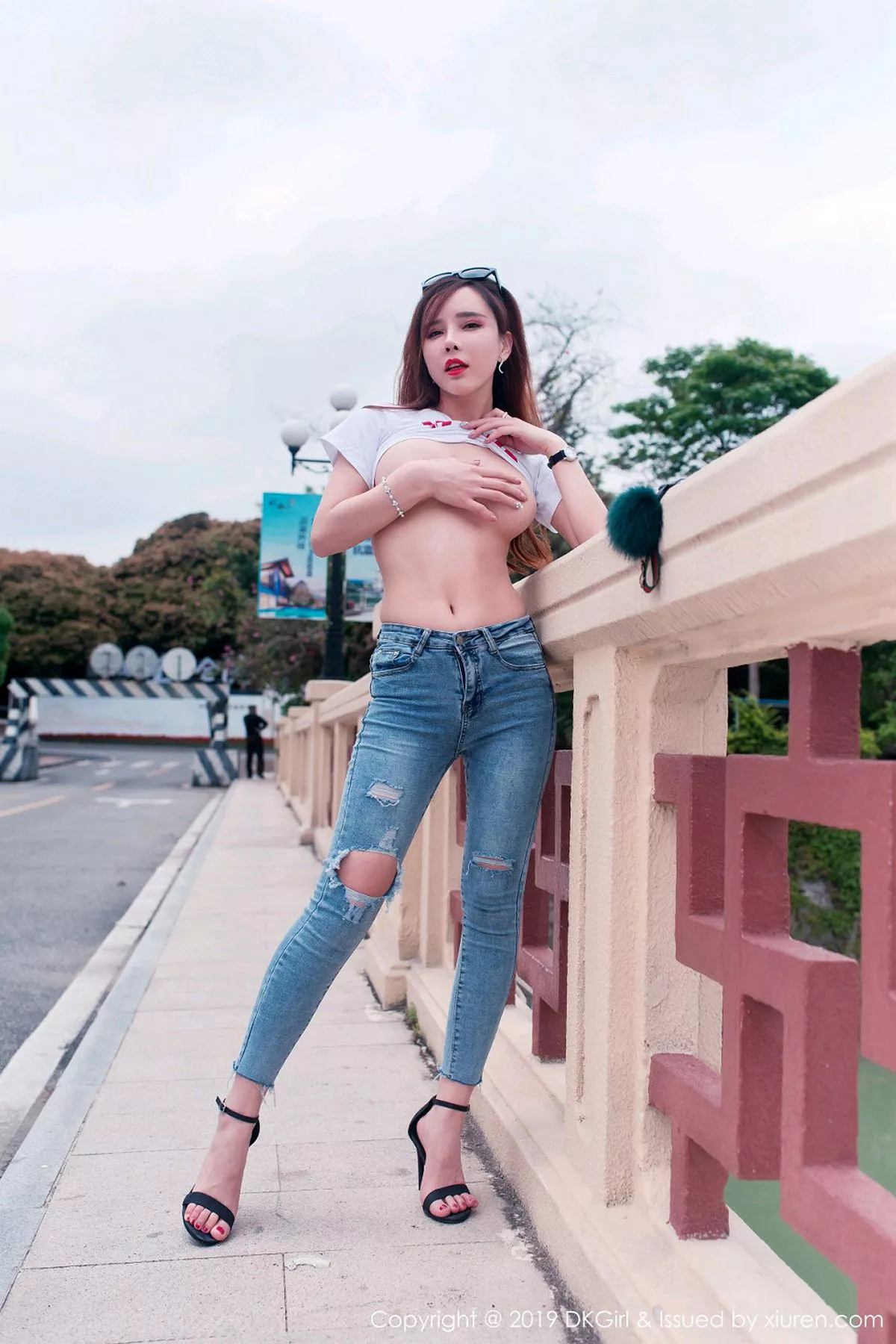 秀人集.com_[DKGirl御女郎]Vol.108_嫩模艾小青户外大胆真空露出秀美乳翘臀惹火诱惑写真48P