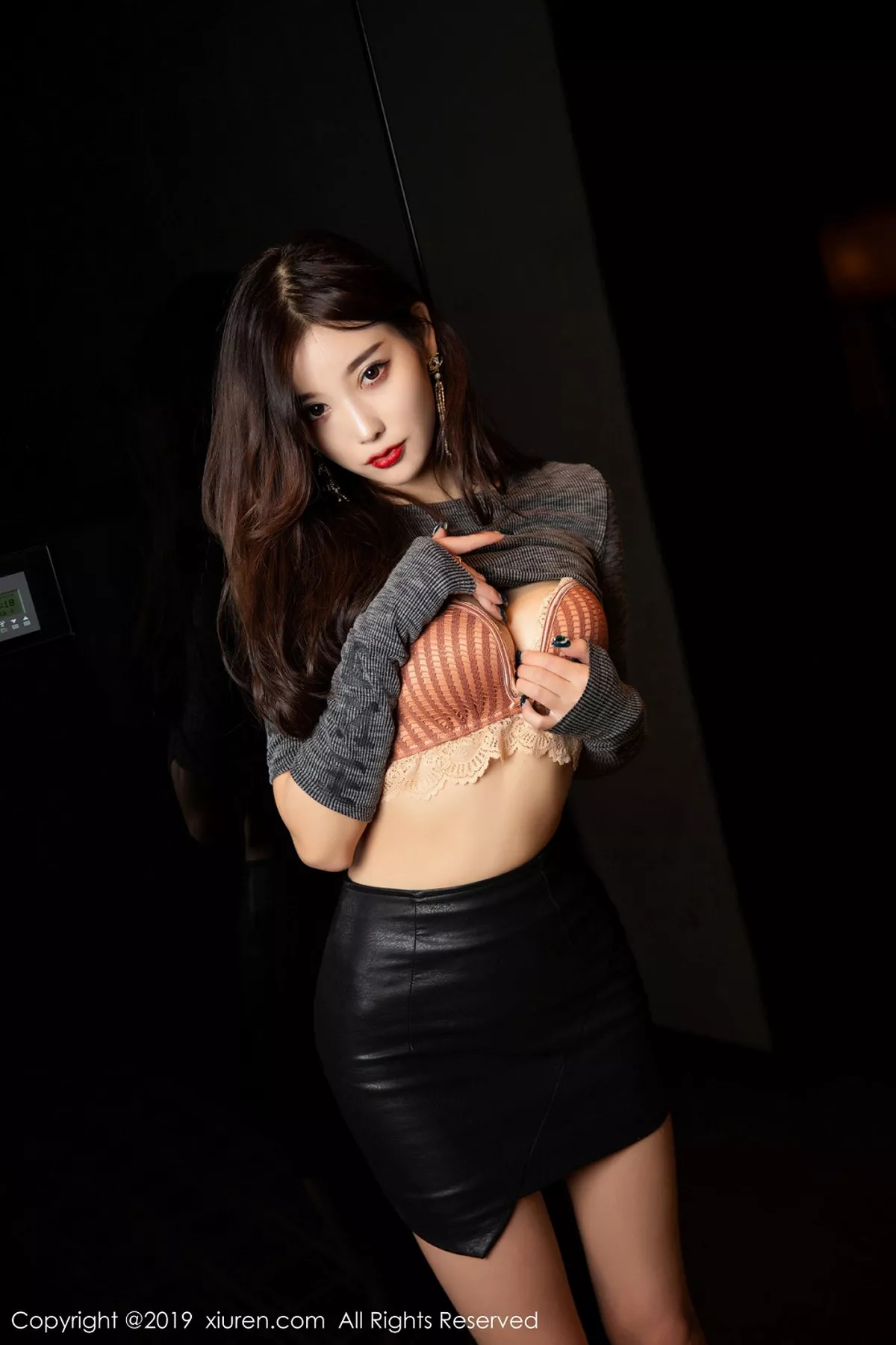 秀人集.com_[XiuRen秀人网]No.1473_女神杨晨晨sugar皮裤制服秀完美身材露翘臀惹火诱惑写真50P