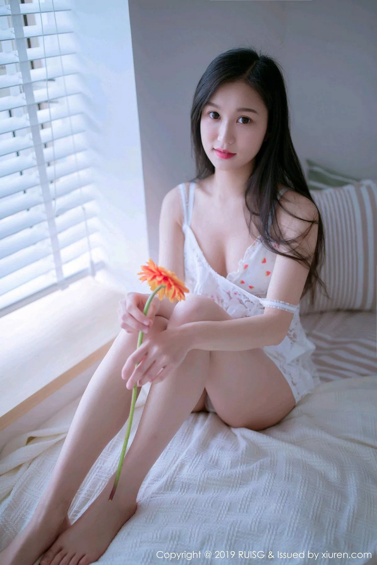 秀人集.com_[RUISG瑞丝馆]Vol.068_嫩模深紫Julie私房清甜可人草帽女孩系列靓丽迷人写真49P