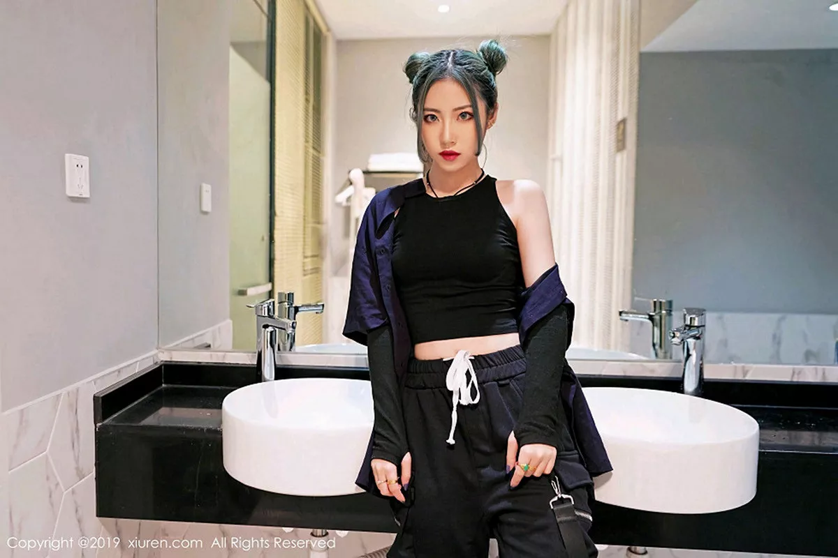 秀人集.com_[XiuRen秀人网]No.1550_嫩模贾诗晗性感红色抹胸内衣配红色格子裙秀完美身材写真48P