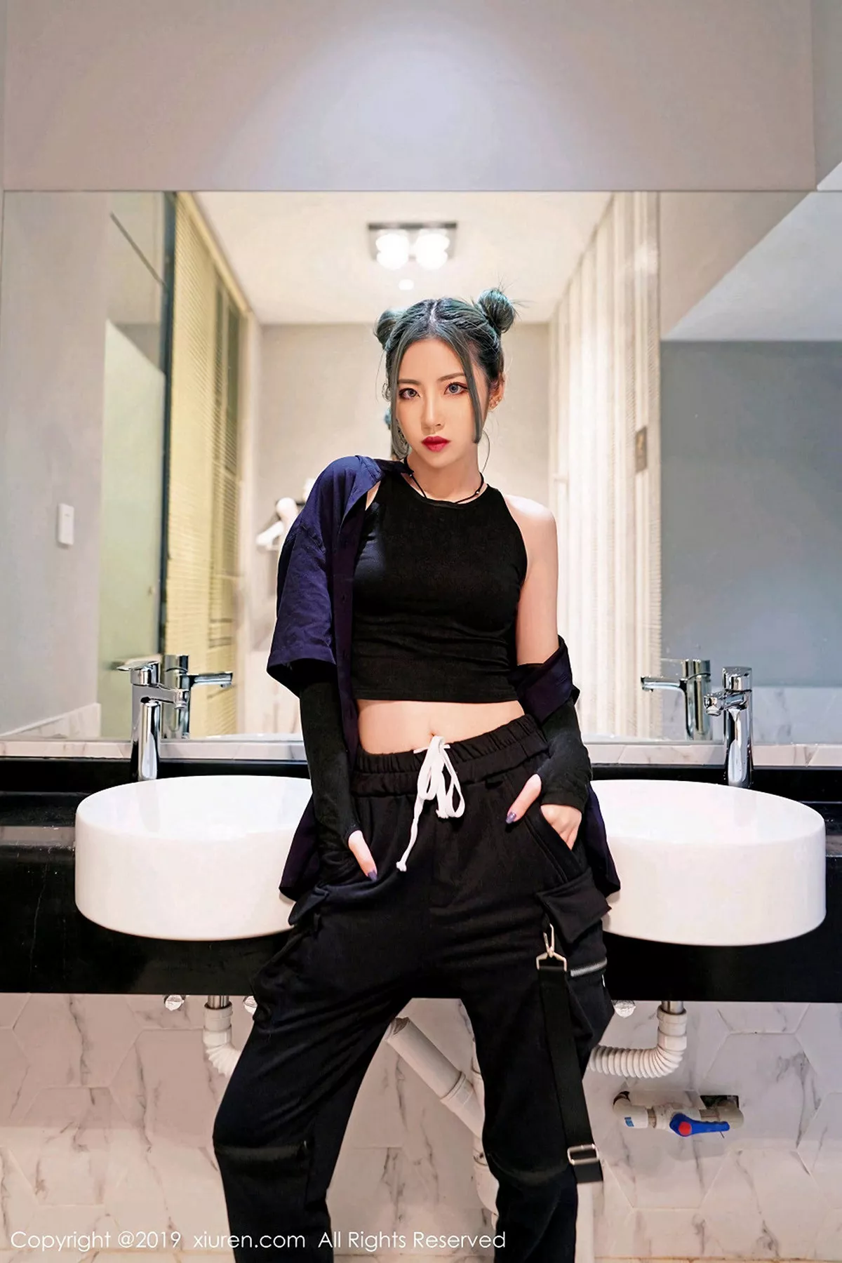 秀人集.com_[XiuRen秀人网]No.1550_嫩模贾诗晗性感红色抹胸内衣配红色格子裙秀完美身材写真48P