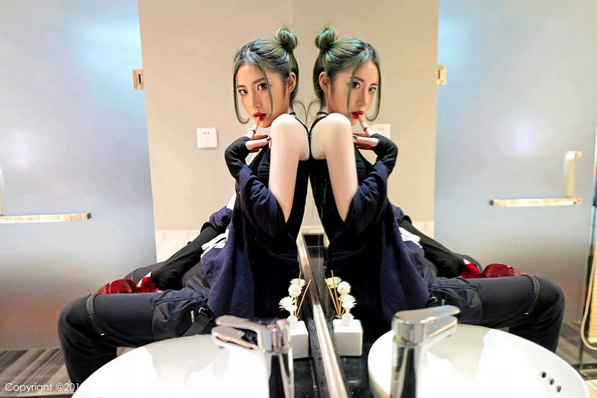 秀人集.com_[XiuRen秀人网]No.1550_嫩模贾诗晗性感红色抹胸内衣配红色格子裙秀完美身材写真48P