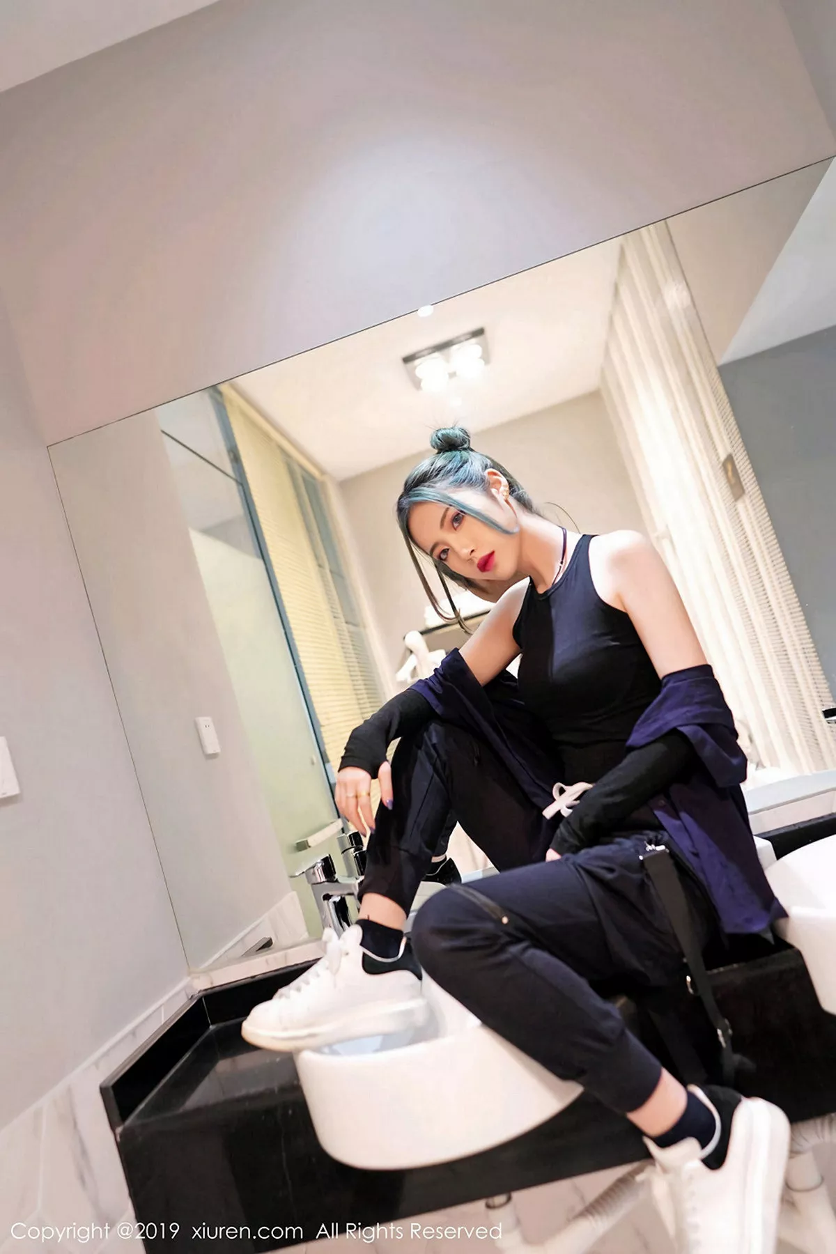 秀人集.com_[XiuRen秀人网]No.1550_嫩模贾诗晗性感红色抹胸内衣配红色格子裙秀完美身材写真48P