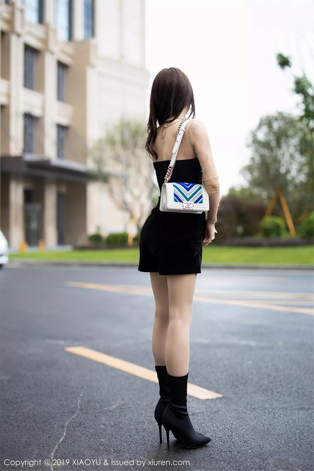 秀人集.com_[XiaoYu画语界]Vol.125_嫩模周于希Sandy外景车拍脱连身裙无内肉丝裤袜惹火诱惑写真60P