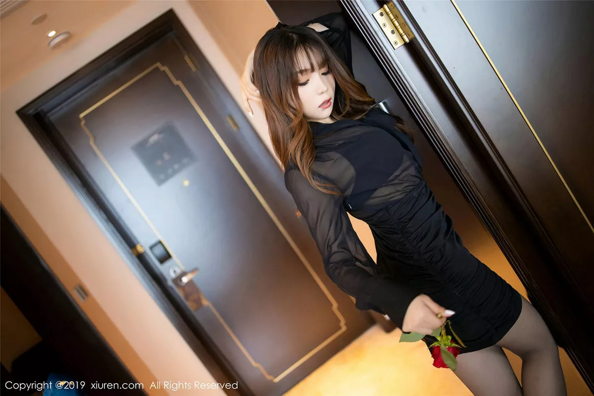 秀人集.com_[XiuRen秀人网]No.1579_女神芝芝Booty私房黑色内衣配超薄无内黑丝裤袜透视诱惑写真63P