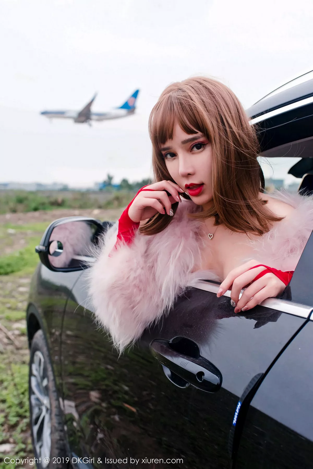 秀人集.com_[DKGirl御女郎]Vol.112_嫩模艾小青户外红色高叉连体衣配红丝袜露翘臀诱惑写真50P