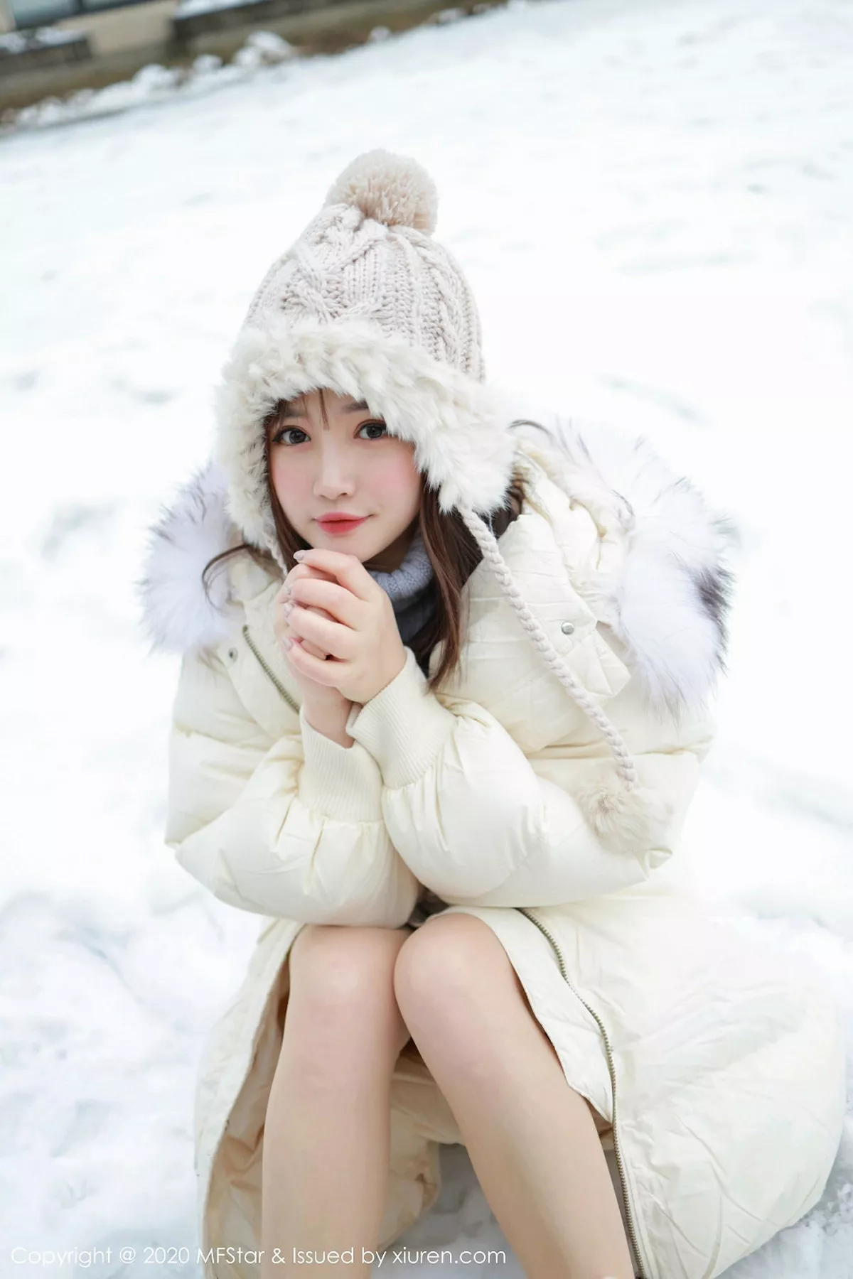 秀人集.com_[MFStar模范学院]Vol.262_嫩模恩率babe北海道旅拍雪地性感开背毛衣诱惑写真50P