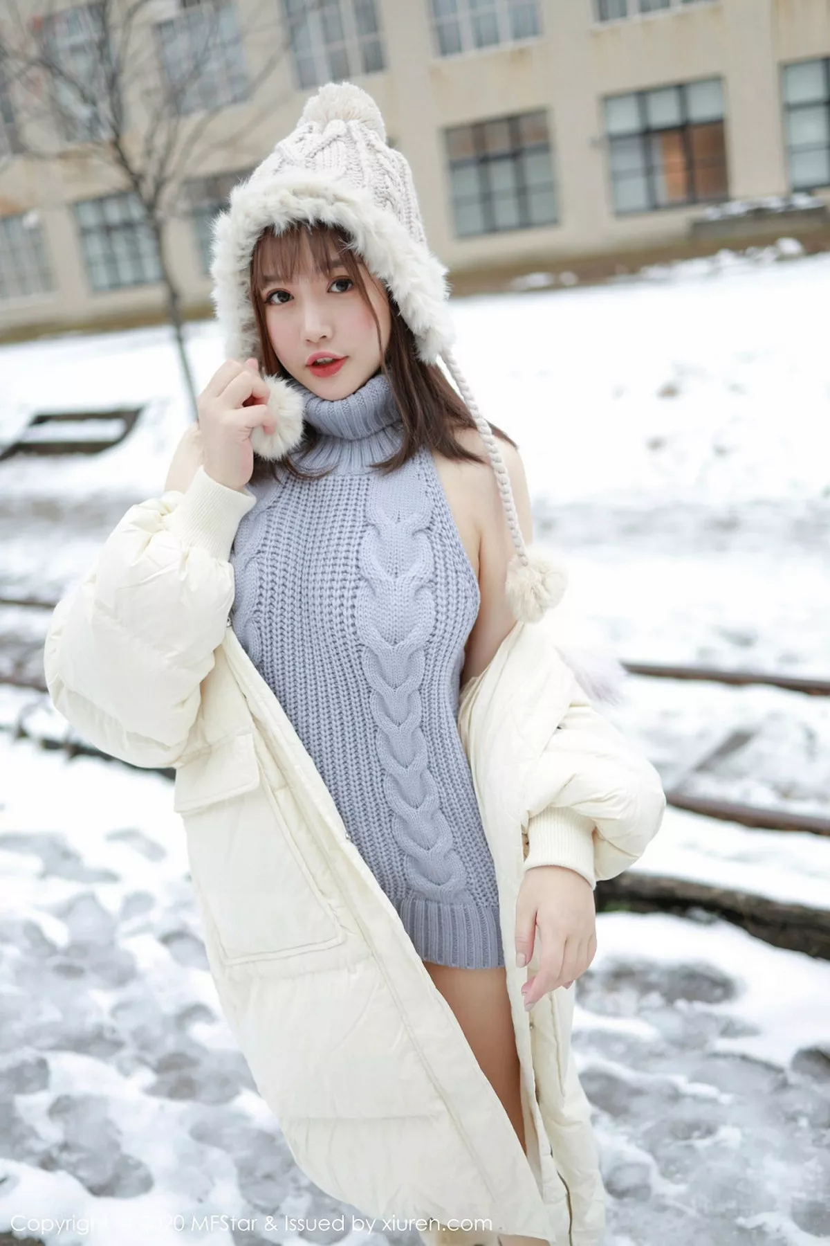 秀人集.com_[MFStar模范学院]Vol.262_嫩模恩率babe北海道旅拍雪地性感开背毛衣诱惑写真50P