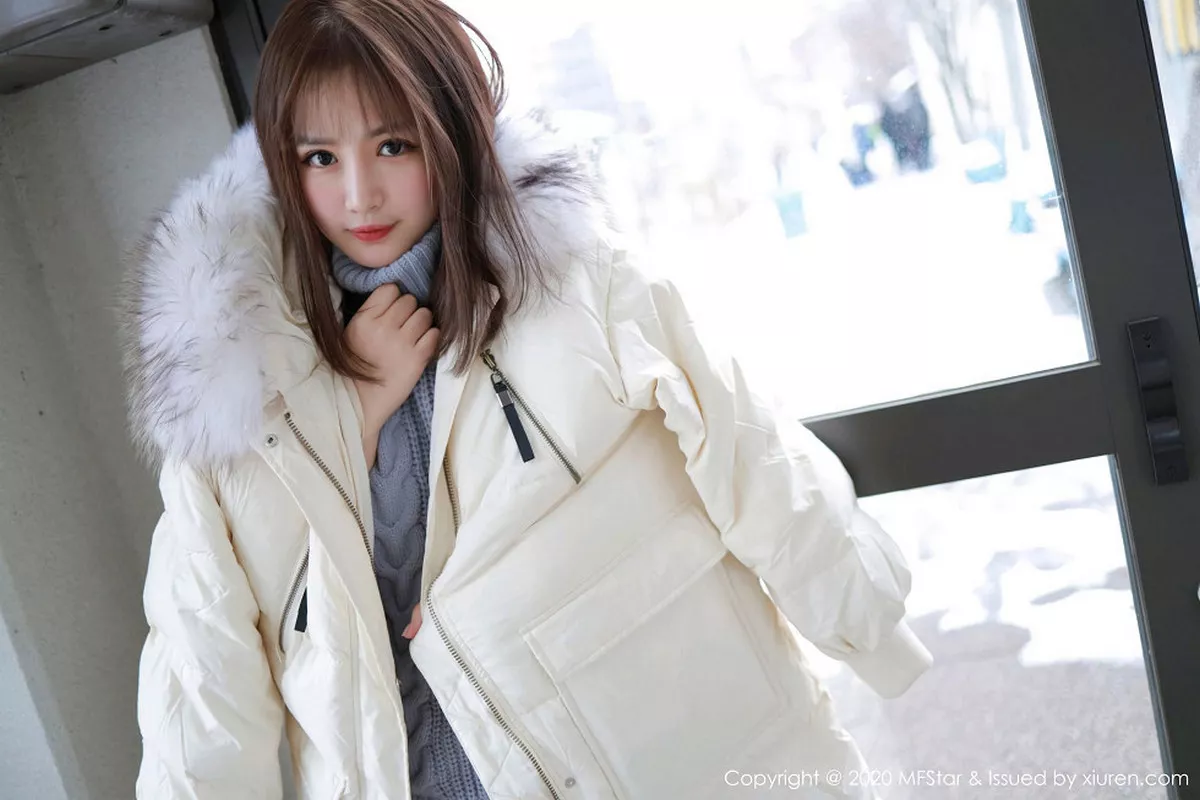 秀人集.com_[MFStar模范学院]Vol.262_嫩模恩率babe北海道旅拍雪地性感开背毛衣诱惑写真50P