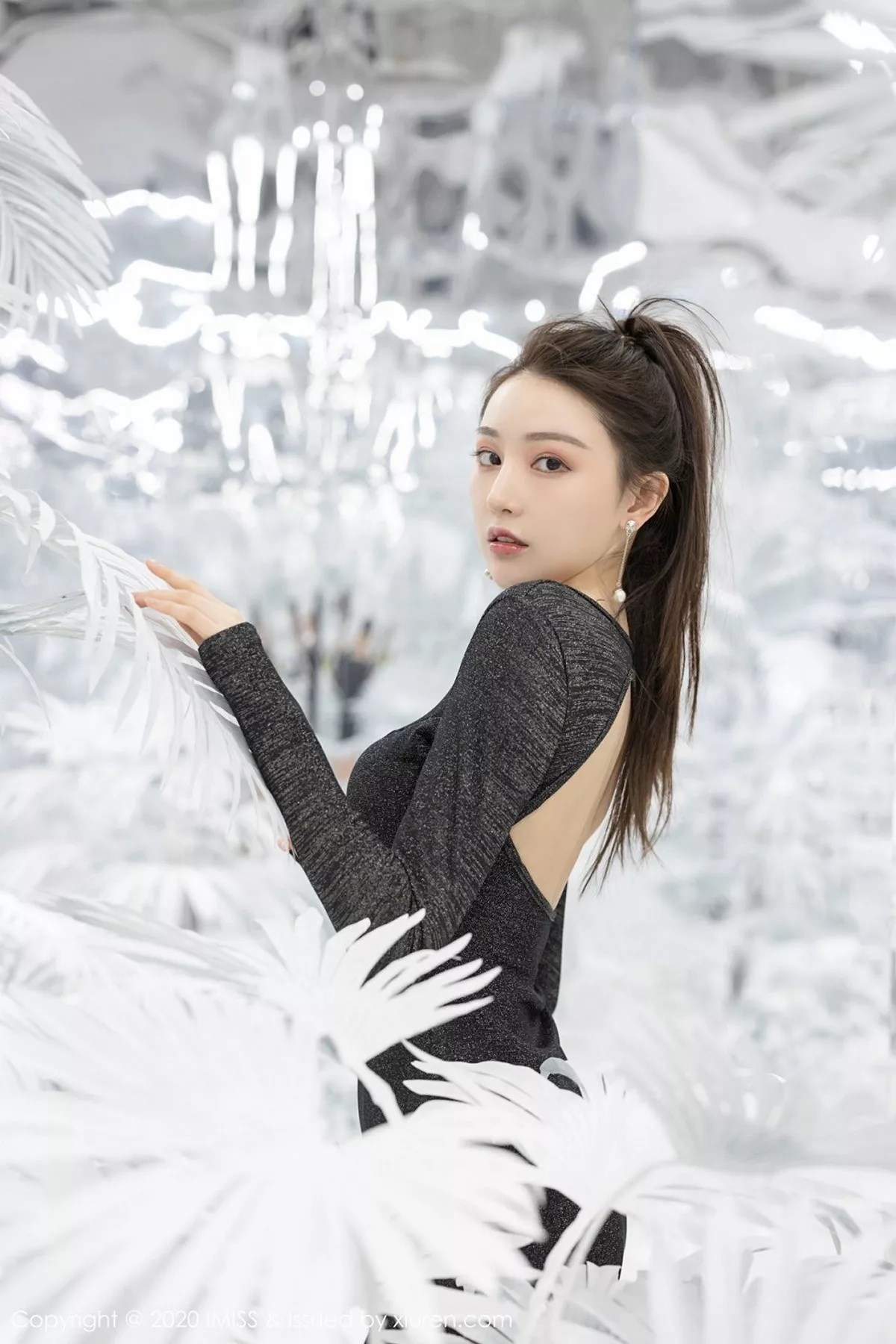 秀人集.com_[IMISS爱蜜社]Vol.443_气质女神Lynn刘奕宁明亮空间拍摄主题高挑身材迷人写真41P