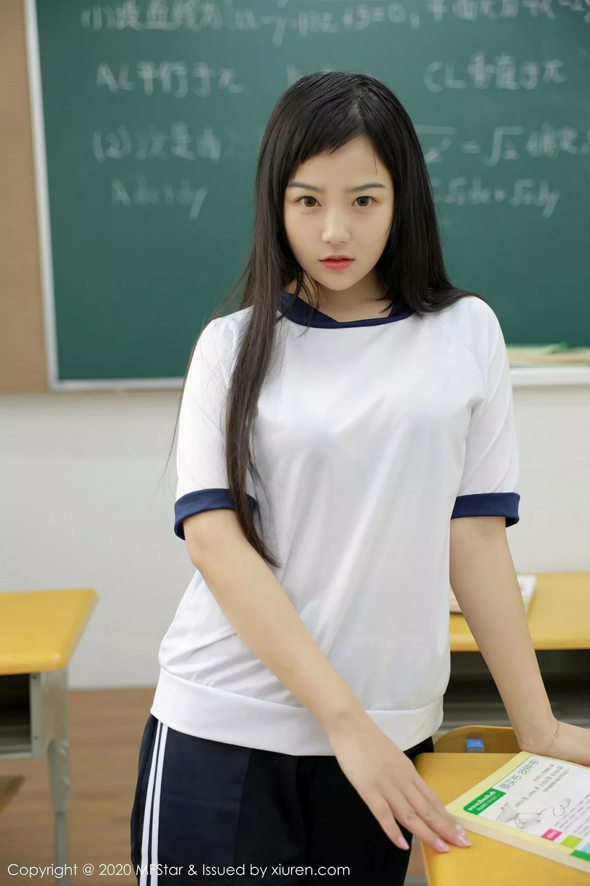 秀人集.com_[MFStar模范学院]Vol.273_嫩模徐微微mia教室真实学生主题性感制服秀童颜巨乳写真64P