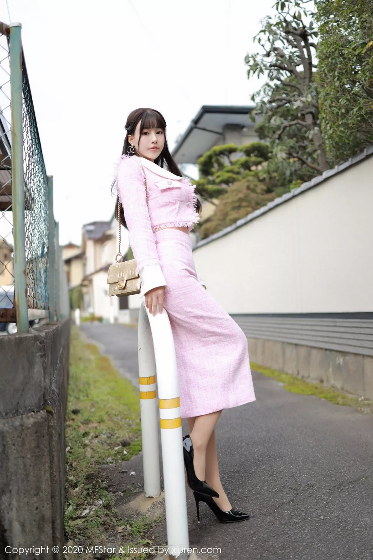 秀人集.com_[MFStar模范学院]Vol.278_女神朱可儿Flower北海道旅拍粉色服饰半脱露豪乳诱惑写真80P