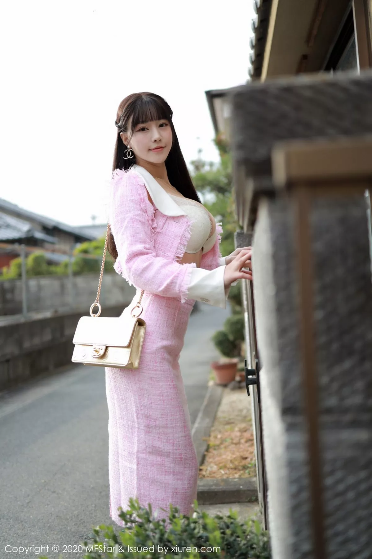 秀人集.com_[MFStar模范学院]Vol.278_女神朱可儿Flower北海道旅拍粉色服饰半脱露豪乳诱惑写真80P