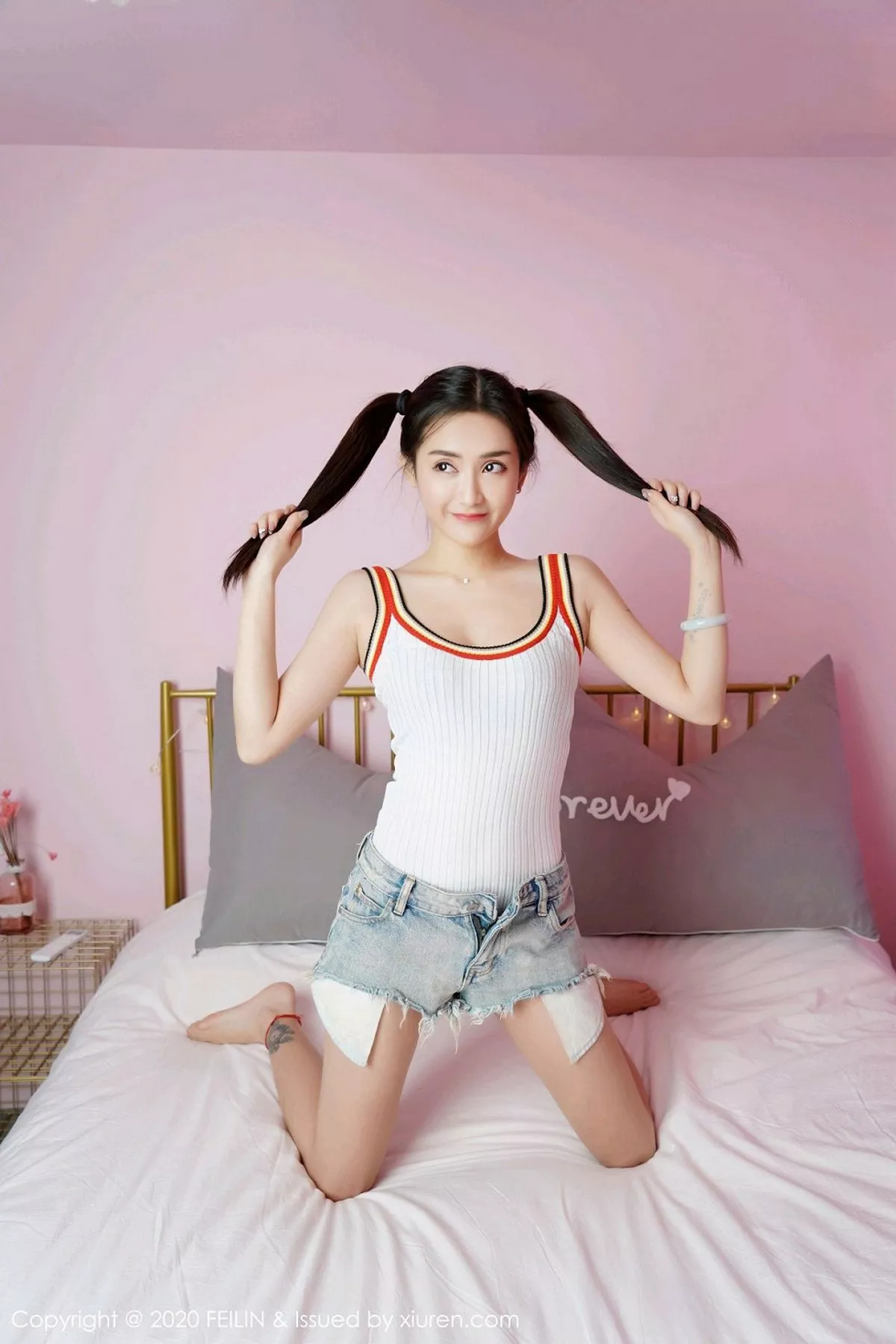 秀人集.com_[FeiLin嗲囡囡]VOL.228_双马尾辫嫩模刀妹私房性感牛仔短裤半脱秀苗条身材写真99P