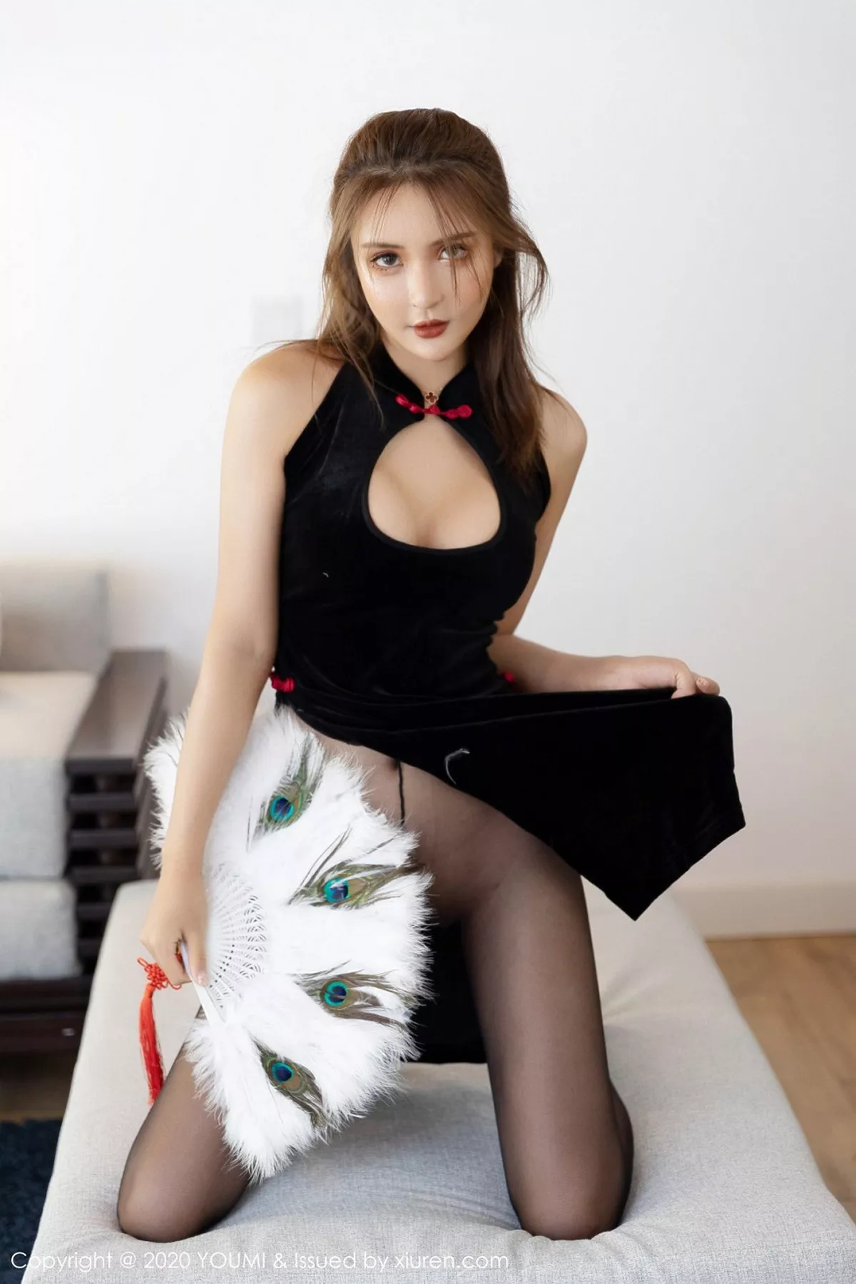 秀人集.com_[YouMi尤蜜荟]Vol.431_嫩模Emily顾奈奈马尔代夫旅拍高开礼裙配无内黑丝完美诱惑写真40P