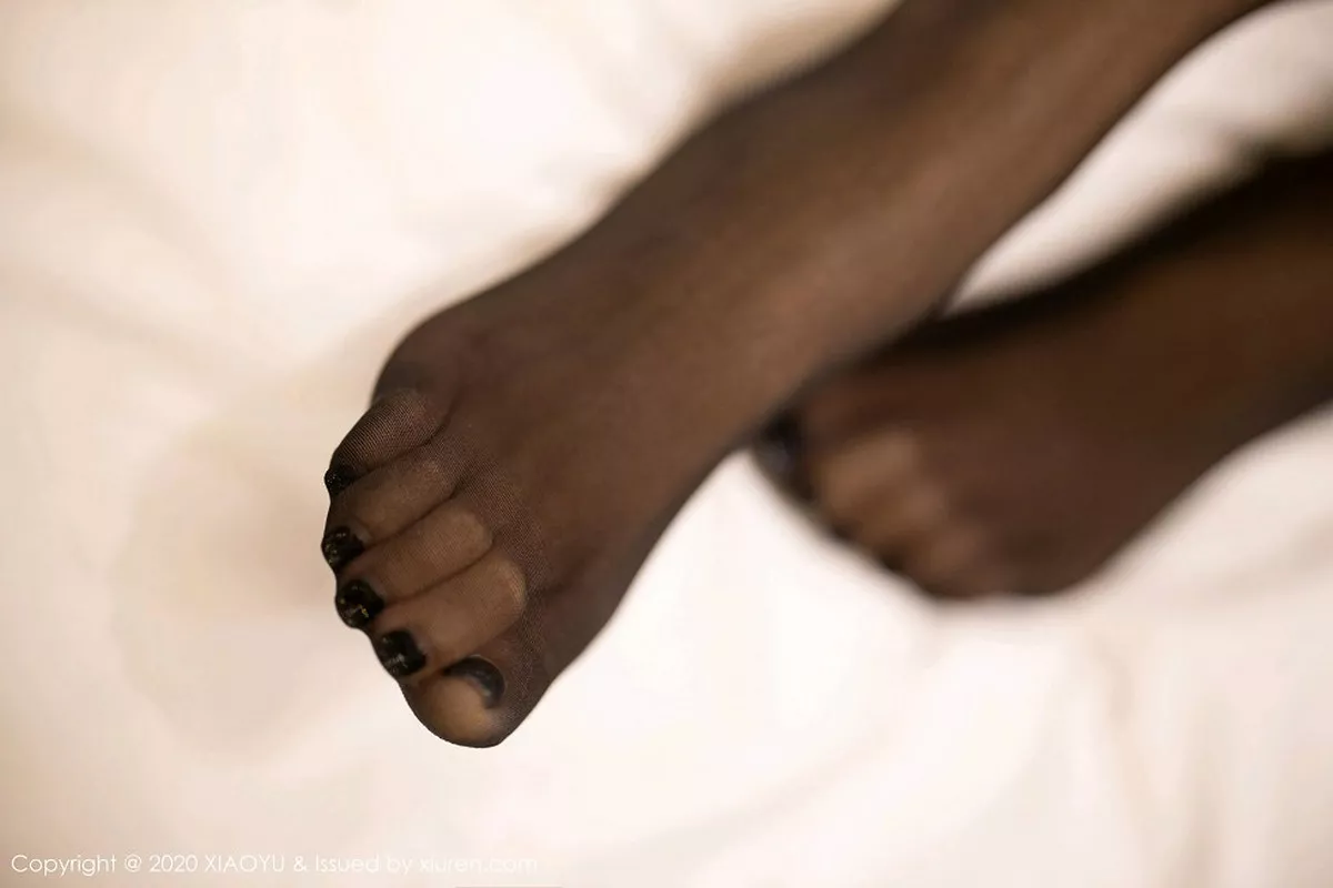 秀人集.com_[XiaoYu画语界]Vol.265_气质女神Carry性感黑色内衣配红超短裙黑丝袜撩人诱惑写真82P