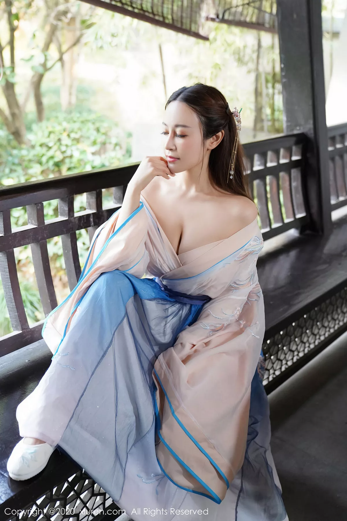 秀人集.com_[XiuRen秀人网]No.1983_嫩模周井空室外园林古装服饰半脱秀火辣身材撩人诱惑写真41P