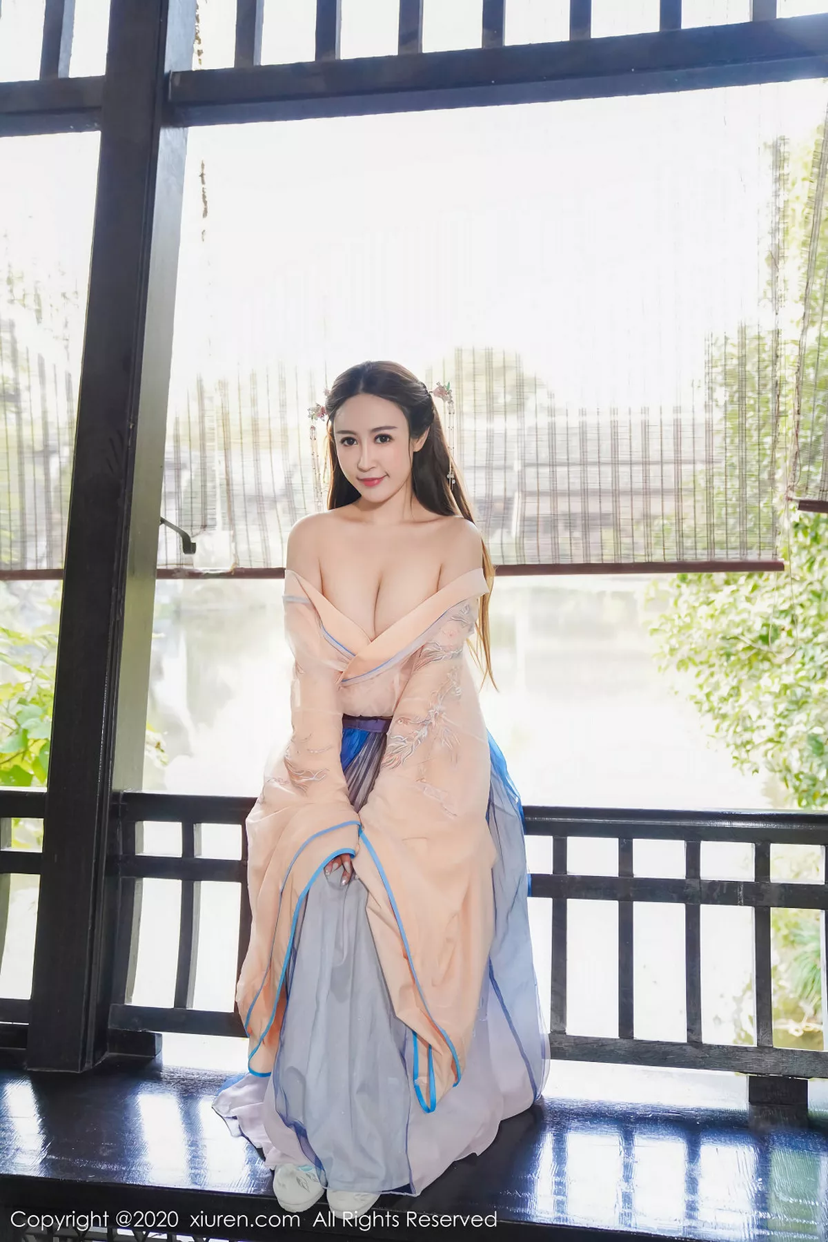 秀人集.com_[XiuRen秀人网]No.1983_嫩模周井空室外园林古装服饰半脱秀火辣身材撩人诱惑写真41P