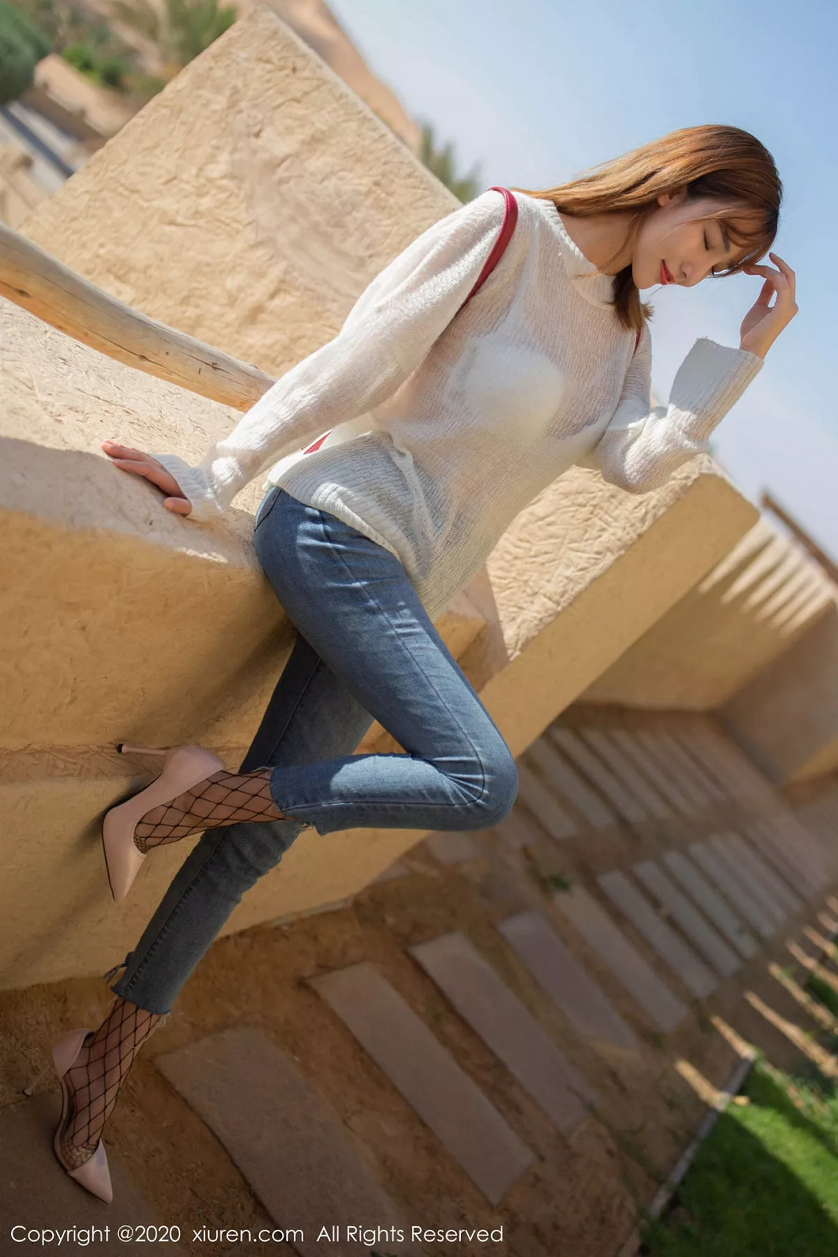秀人集.com_[XiuRen秀人网]No.1988_嫩模陆萱萱异域沙漠脱牛仔裤露黑网袜秀完美身材魅惑写真82P