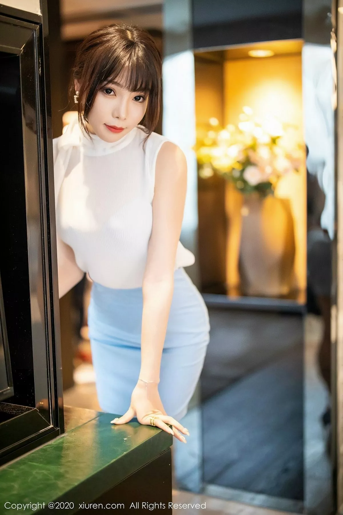 秀人集.com_[XiuRen秀人网]No.2107_女神芝芝Booty明亮私房内性感内衣半脱丝袜极致魅惑写真100P