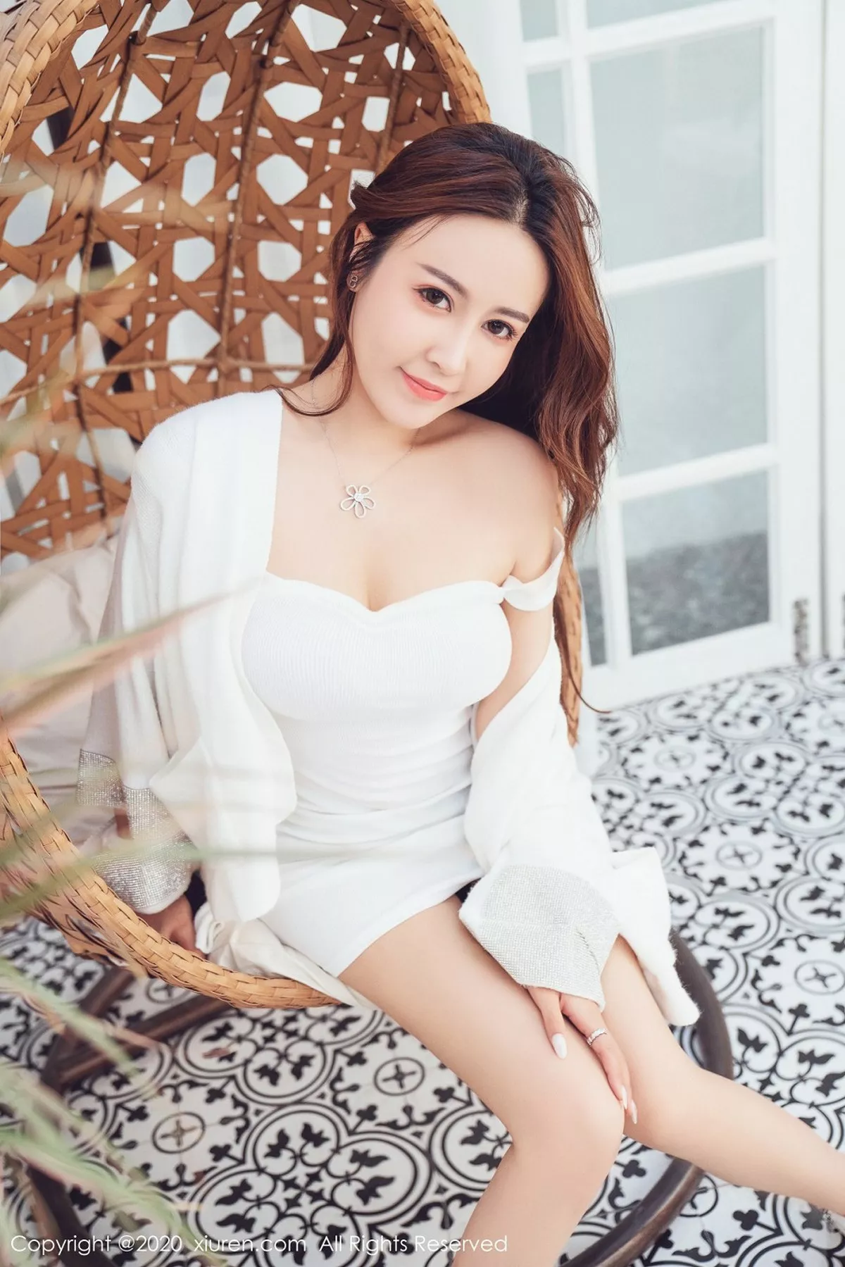 秀人集.com_[XiuRen秀人网]No.2121_嫩模周井空私房白色透亮低胸衣秀白嫩豪乳撩人诱惑写真40P