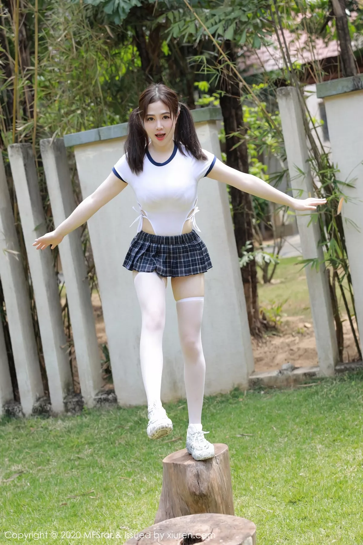 秀人集.com_[MFStar模范学院]Vol.305_嫩模蛋糕Cake三亚旅拍泳池经典JK服饰秀火辣身材诱惑写真40P