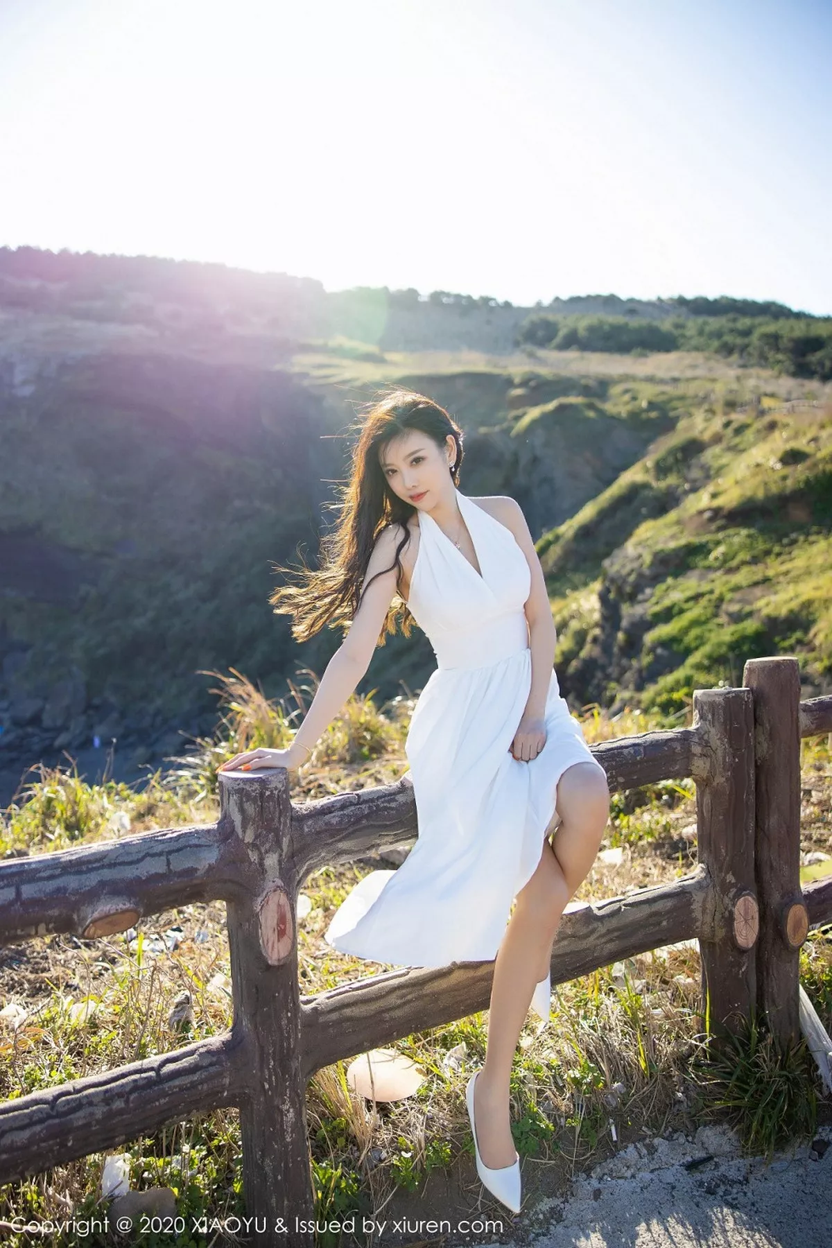 秀人集.com_[XiaoYu画语界]Vol.286_女神杨晨晨sugar济州岛旅拍私房银色吊裙半脱露豪乳诱惑写真83P