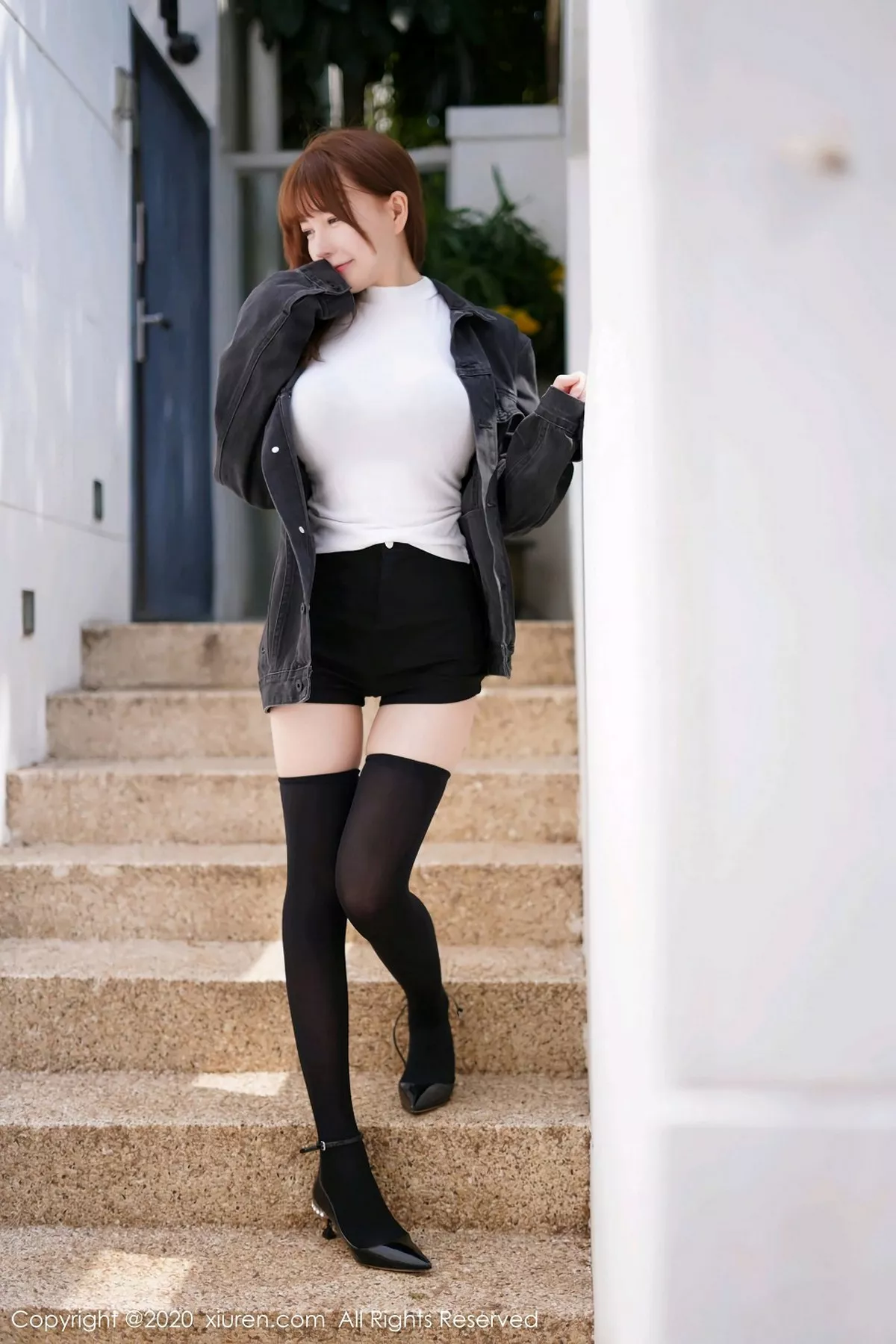 秀人集.com_[XiuRen秀人网]No.2147_嫩模UU酱户外脱黑色外套露魔鬼身材童颜巨乳完美诱惑写真83P