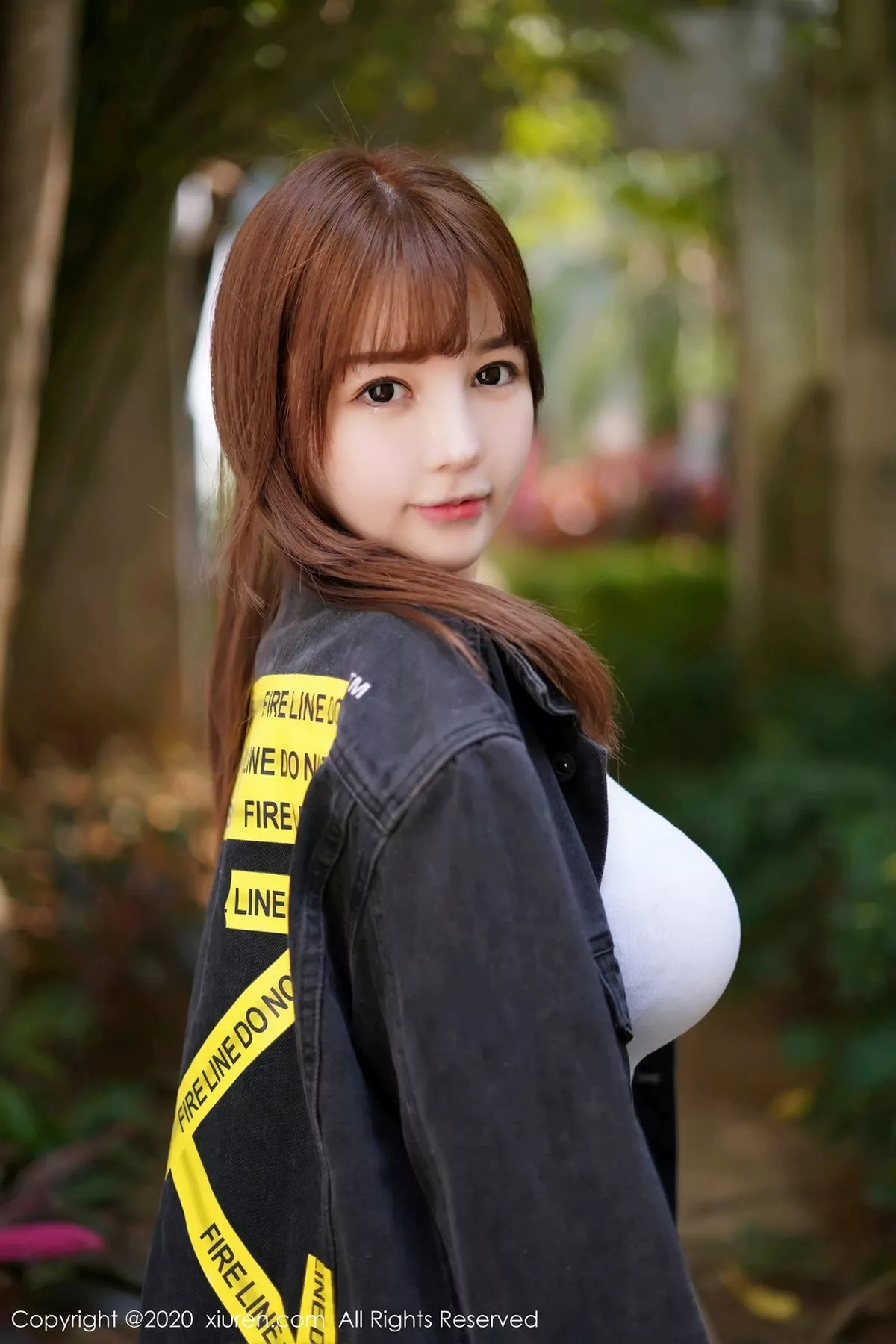 秀人集.com_[XiuRen秀人网]No.2147_嫩模UU酱户外脱黑色外套露魔鬼身材童颜巨乳完美诱惑写真83P