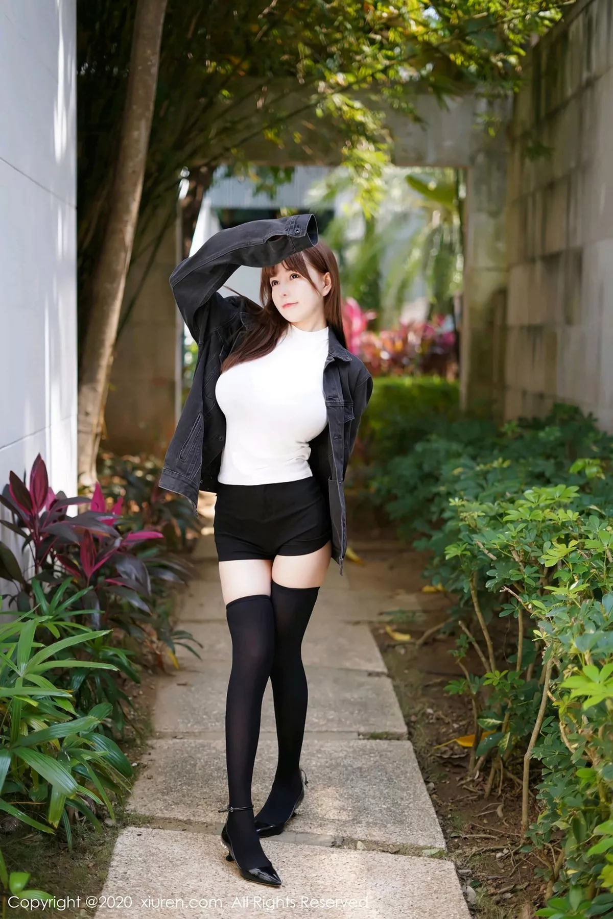 秀人集.com_[XiuRen秀人网]No.2147_嫩模UU酱户外脱黑色外套露魔鬼身材童颜巨乳完美诱惑写真83P