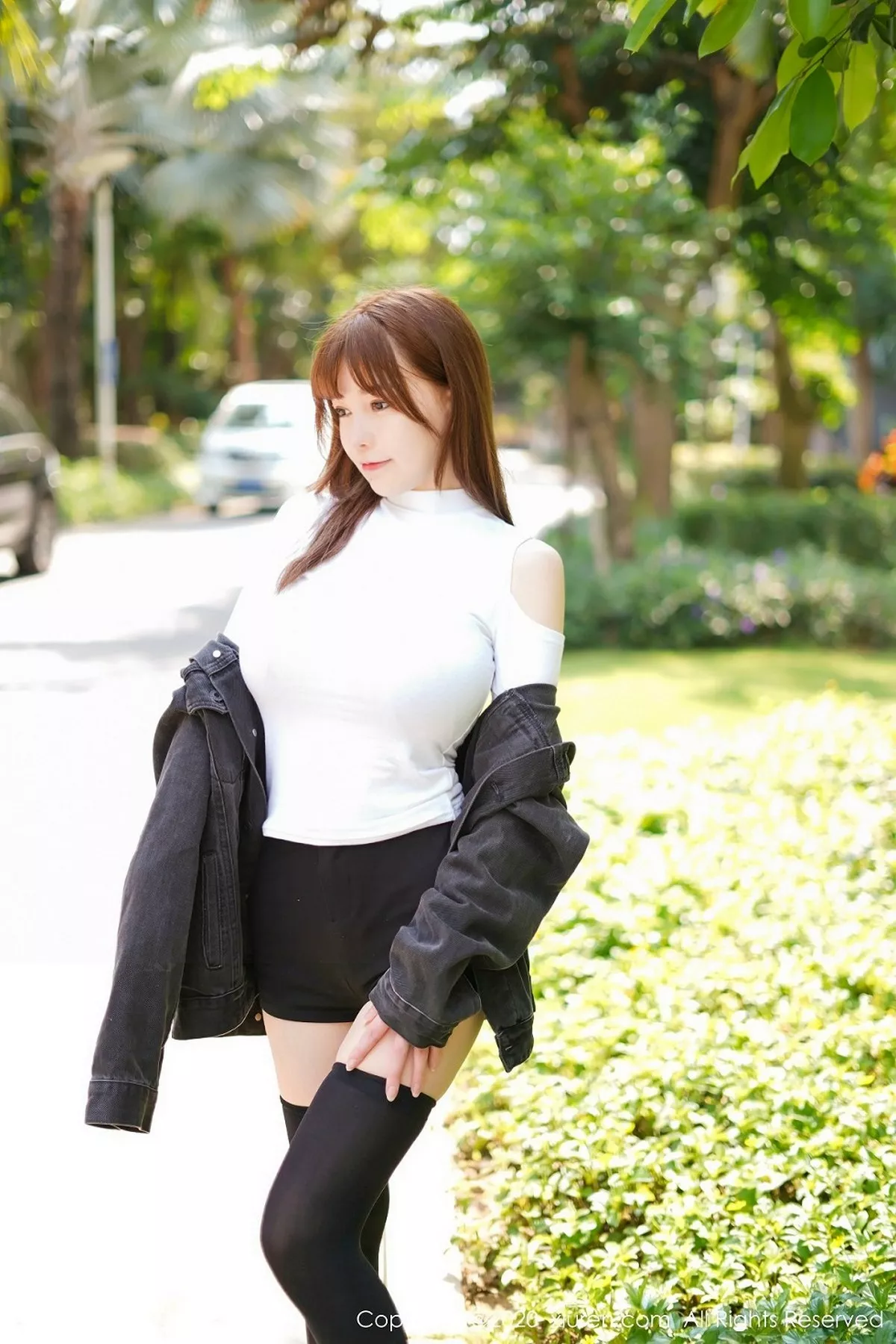 秀人集.com_[XiuRen秀人网]No.2147_嫩模UU酱户外脱黑色外套露魔鬼身材童颜巨乳完美诱惑写真83P