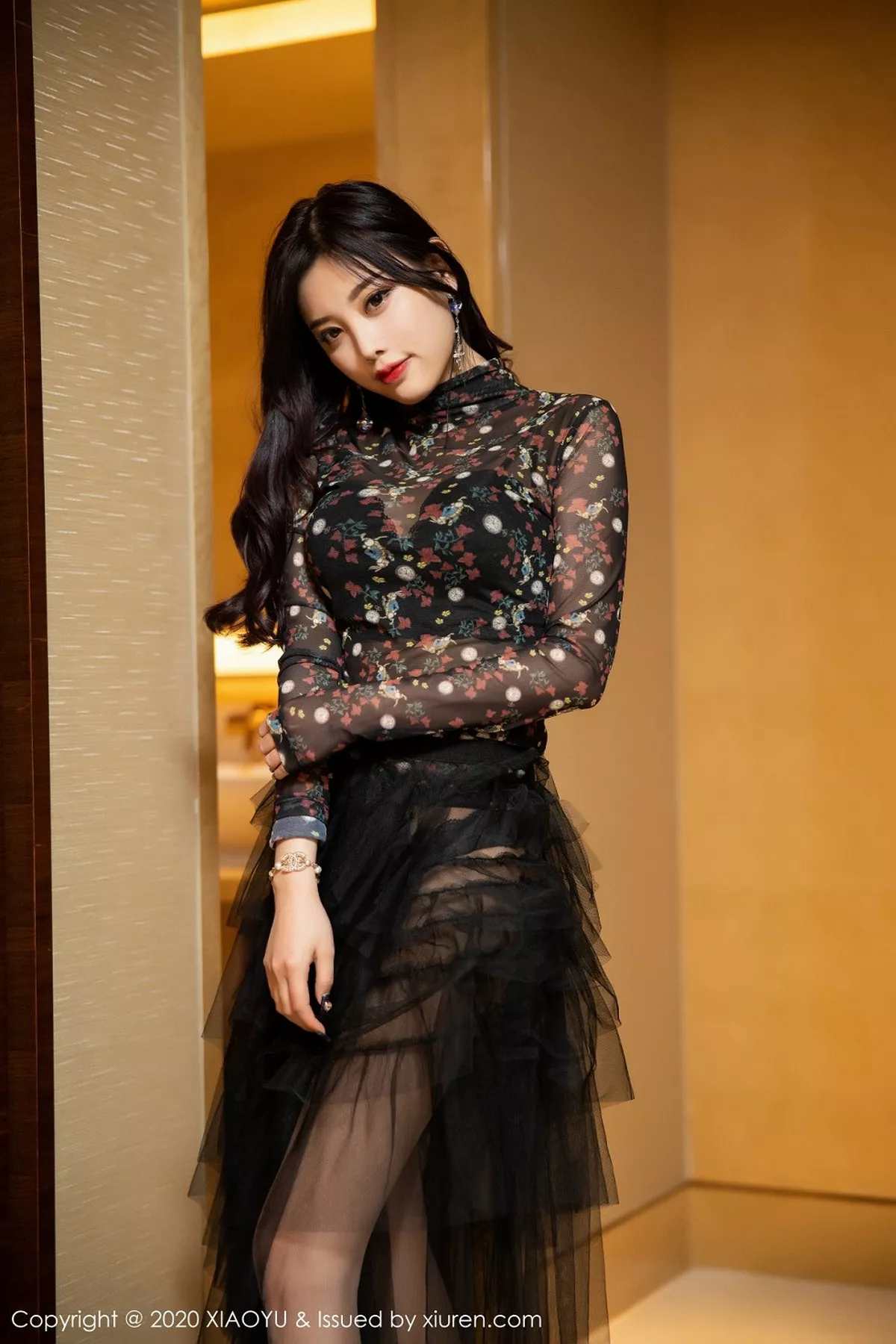 秀人集.com_[XiaoYu画语界]Vol.289_女神杨晨晨澳门旅拍华丽黑色吊裙透视秀完美身材诱惑写真86P