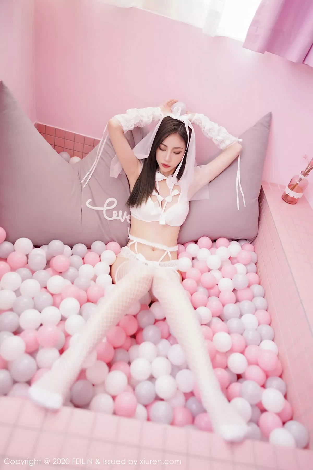 秀人集.com_[FeiLin嗲囡囡]VOL.231_嫩模贾诗晗私房内衣吊带白丝网袜+黑色猫耳内衣完美诱惑写真90P
