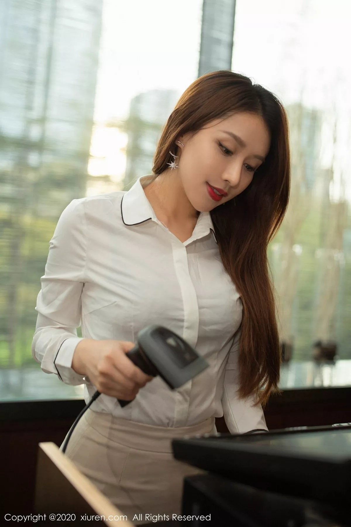 秀人集.com_[XiuRen秀人网]No.2154_嫩模徐安安酒店服务员主题私房半脱内衣露豪乳撩人诱惑写真93P