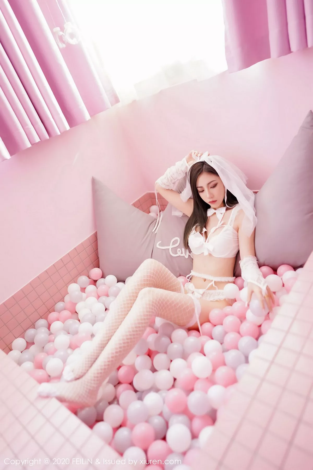 秀人集.com_[FeiLin嗲囡囡]VOL.231_嫩模贾诗晗私房内衣吊带白丝网袜+黑色猫耳内衣完美诱惑写真90P